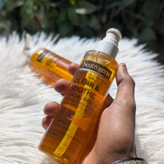 Neutrogena Clear & Soothe Facial Gel Cleanser - 200ml (Made in Greece)