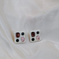 Art of Fashion white resin stud earrings - Each Set
