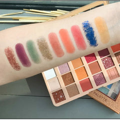 APK 18 Color Eye Shadow Palette