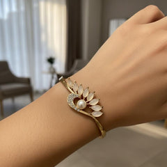 ELEGANT Bangle Bracelet