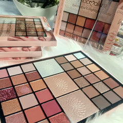 Mocallure Eyeshadow + Highlighter palette