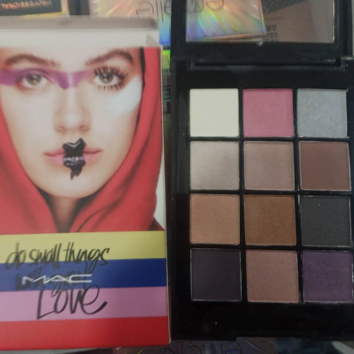 Mac 12 Colors Eyeshadow Palette