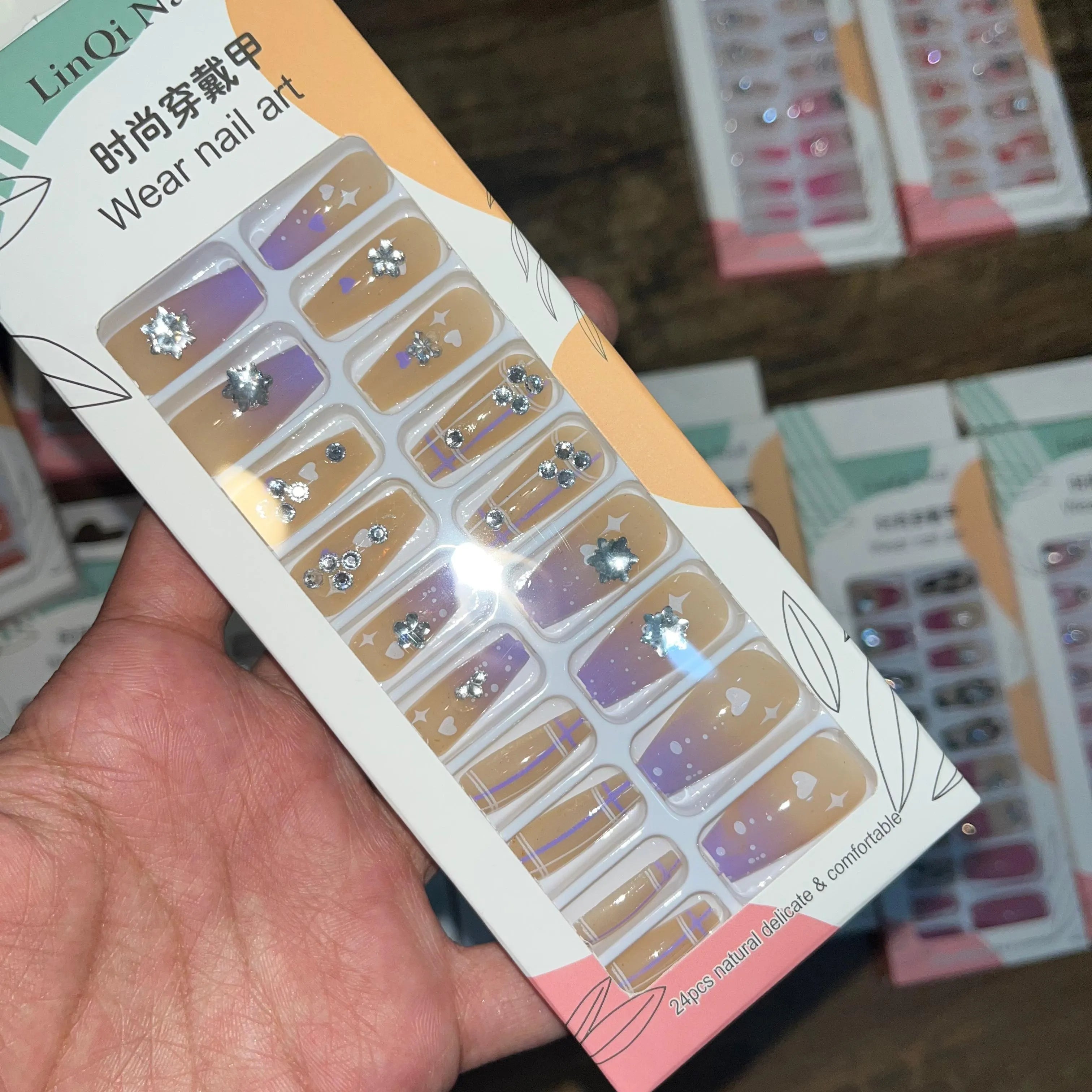 Linqi Artifical Nails With Free Stickers (24Pcs)