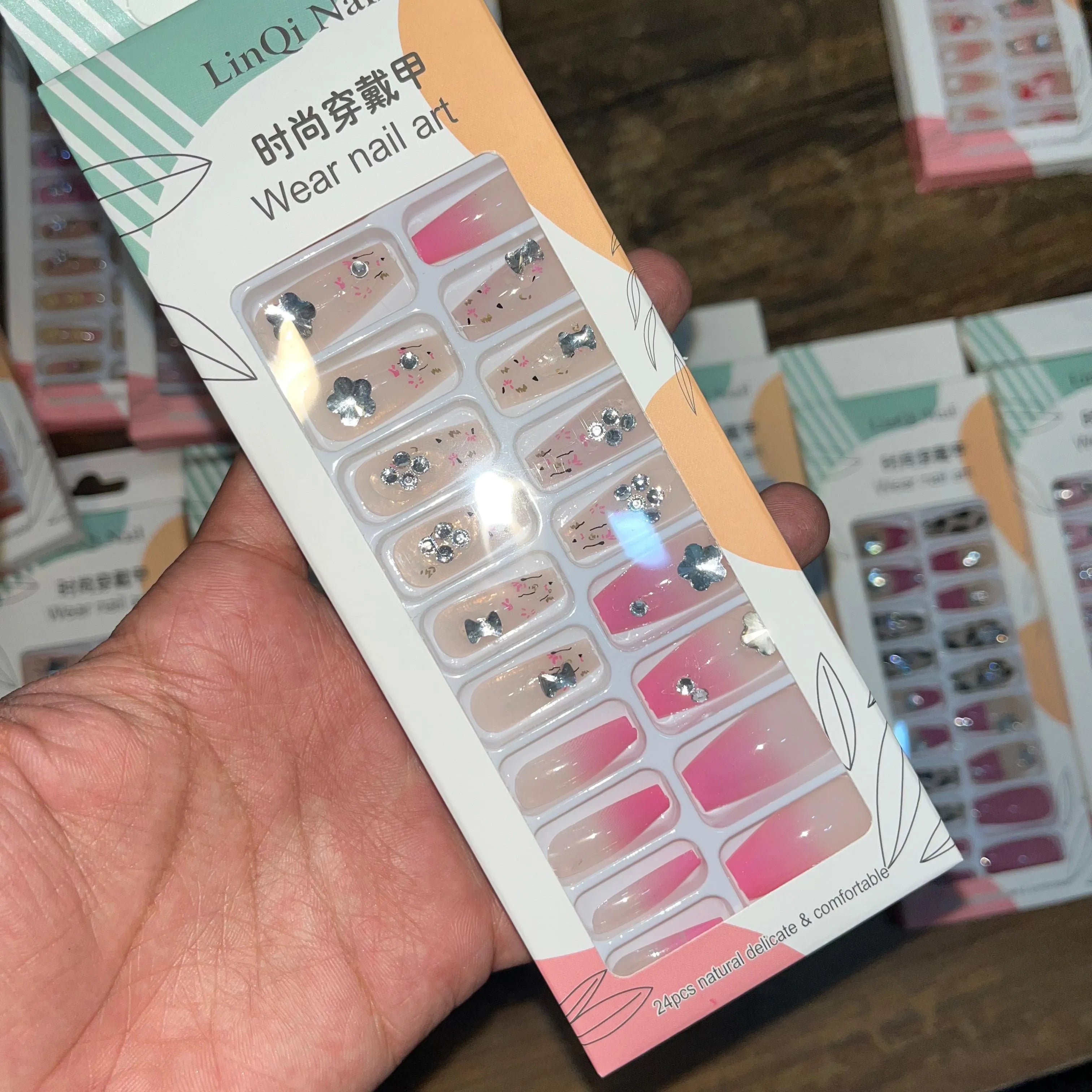 Linqi Artifical Nails With Free Stickers (24Pcs)