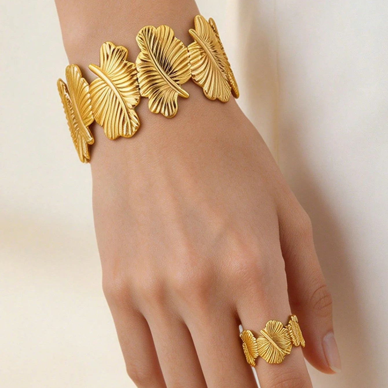 Women's Vintage Banana Leaf Gold-Plated Bracelet & Ring - 2 Pcs Set