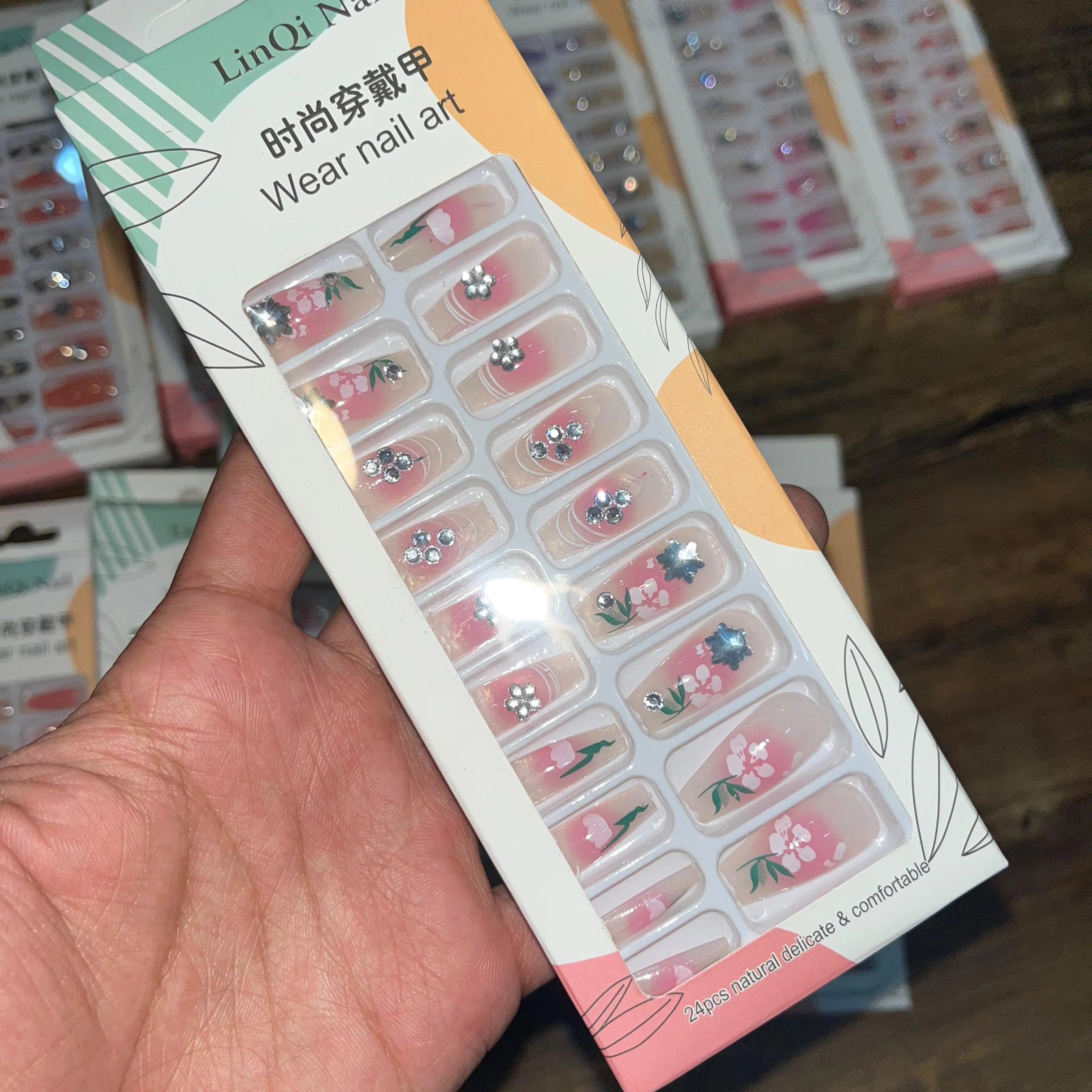 Linqi Artifical Nails With Free Stickers (24Pcs)
