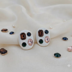Art of Fashion white resin stud earrings - Each Set