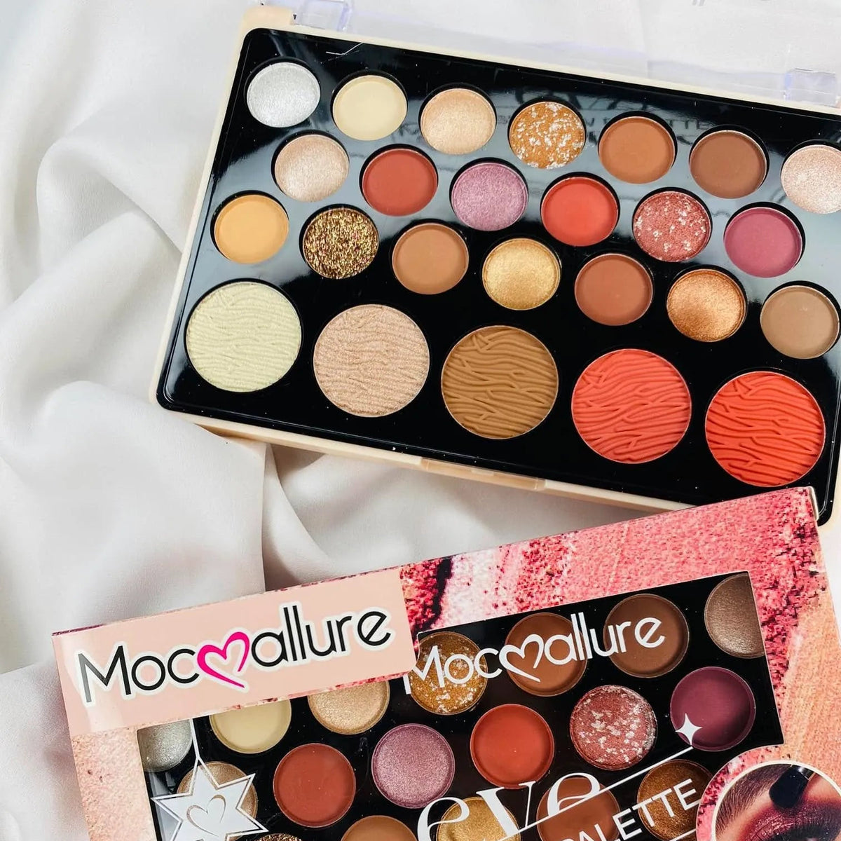 Mocallure 20 Color Eyeshadow + Blush Palette