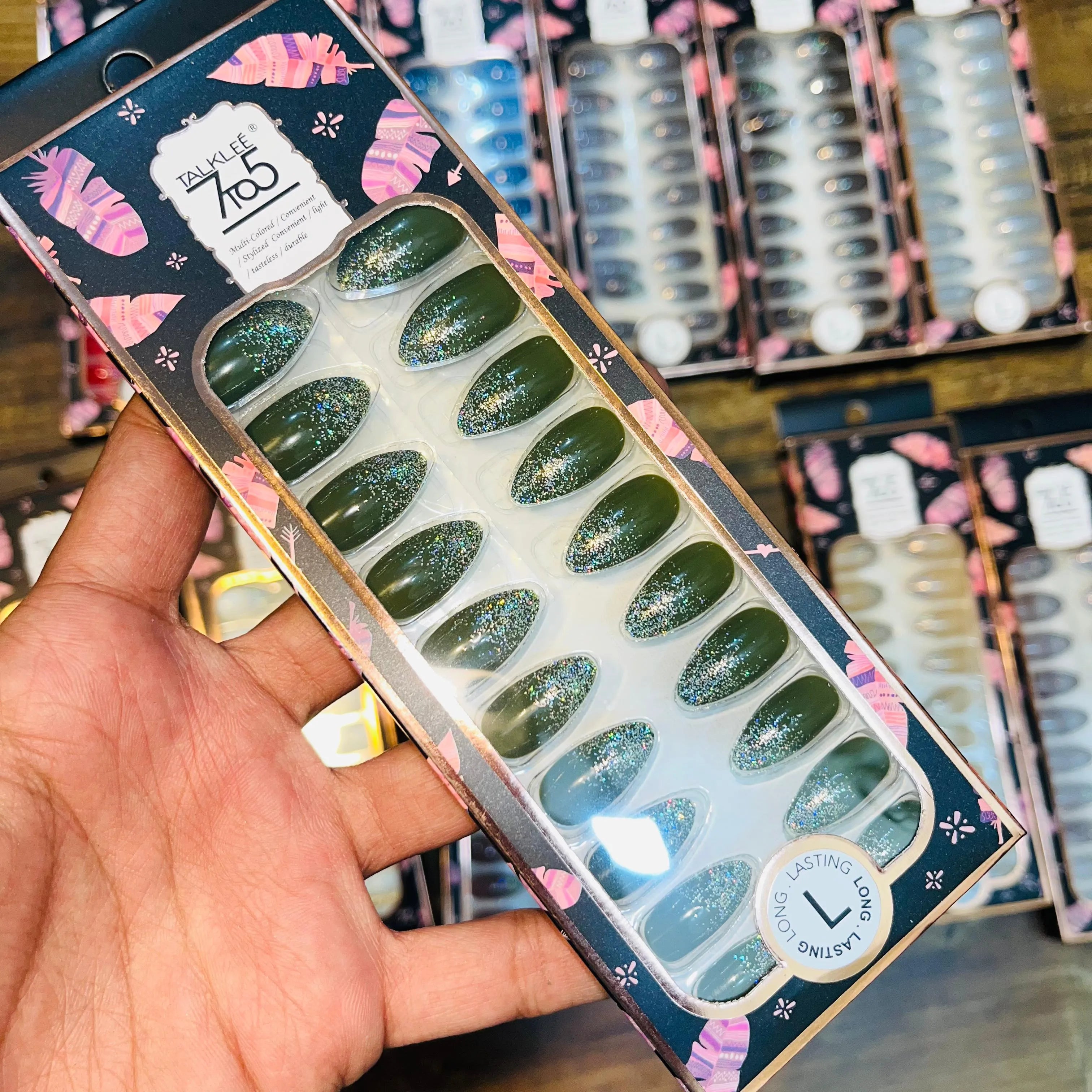 7To5 Talklee Shiny Artifical Nails With Free Stickers