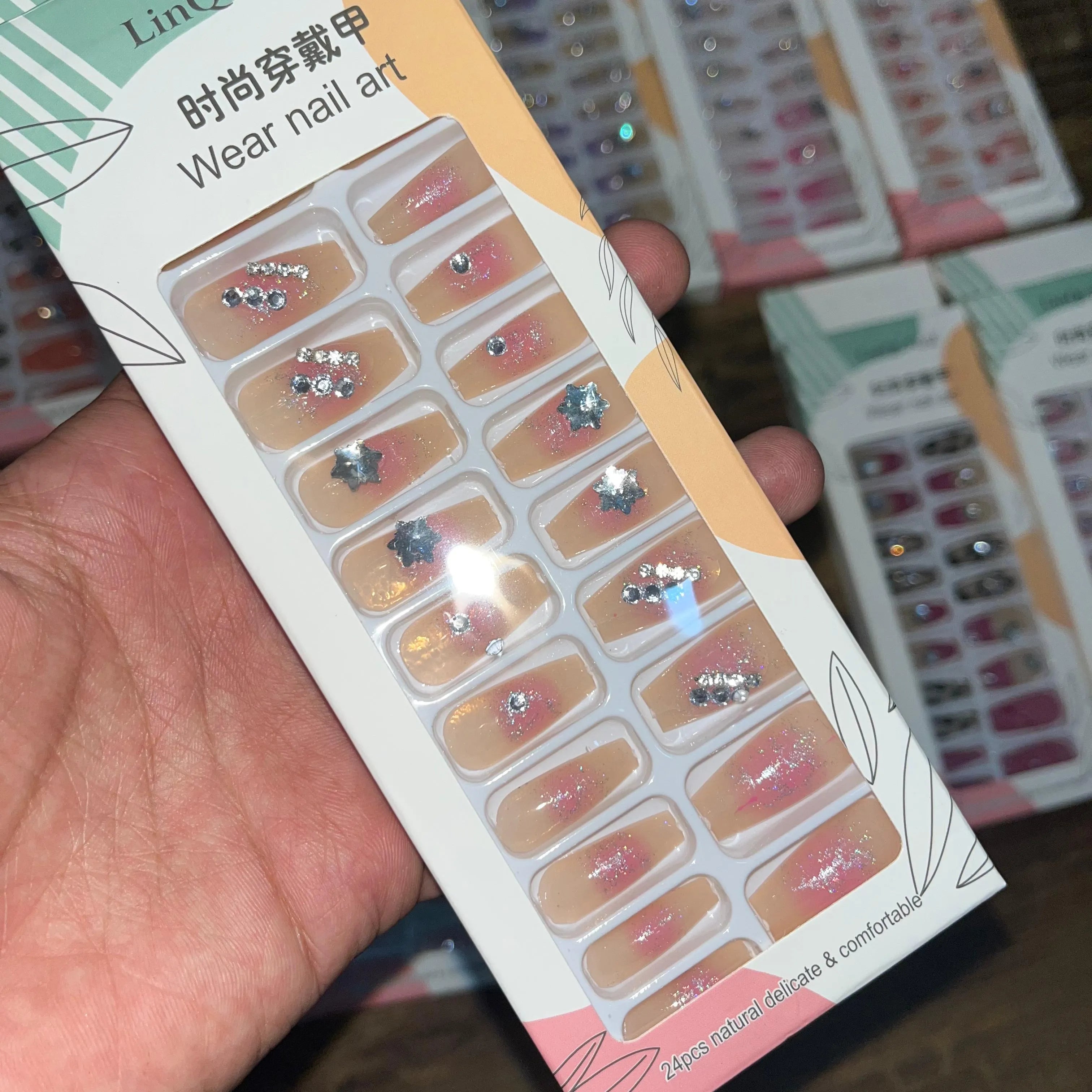 Linqi Artifical Nails With Free Stickers (24Pcs)
