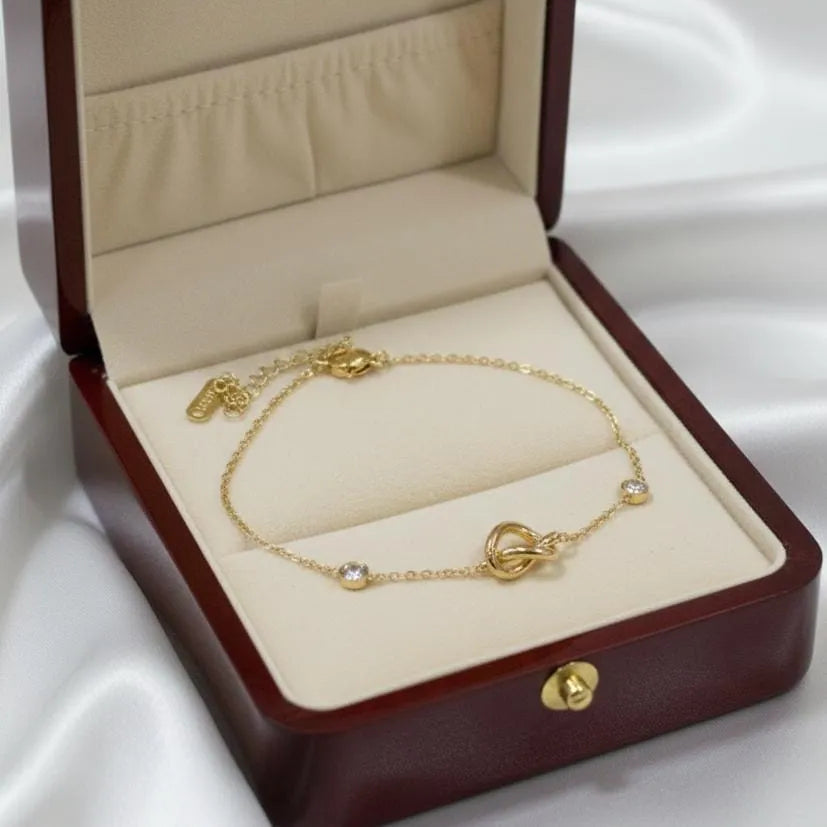 Gold Plated Chain Bracelet Featuring A Knot Motif