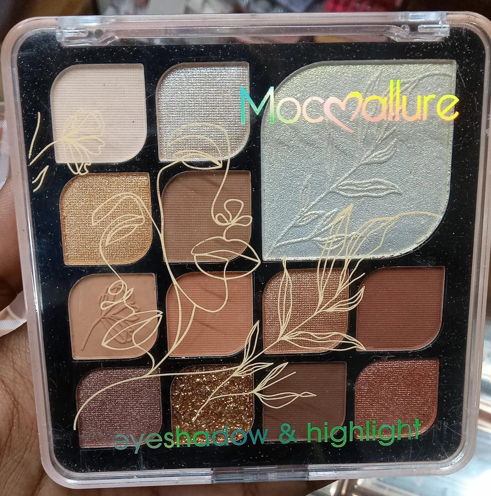 Mocallure 12-color eyeshadow and highlighter palette