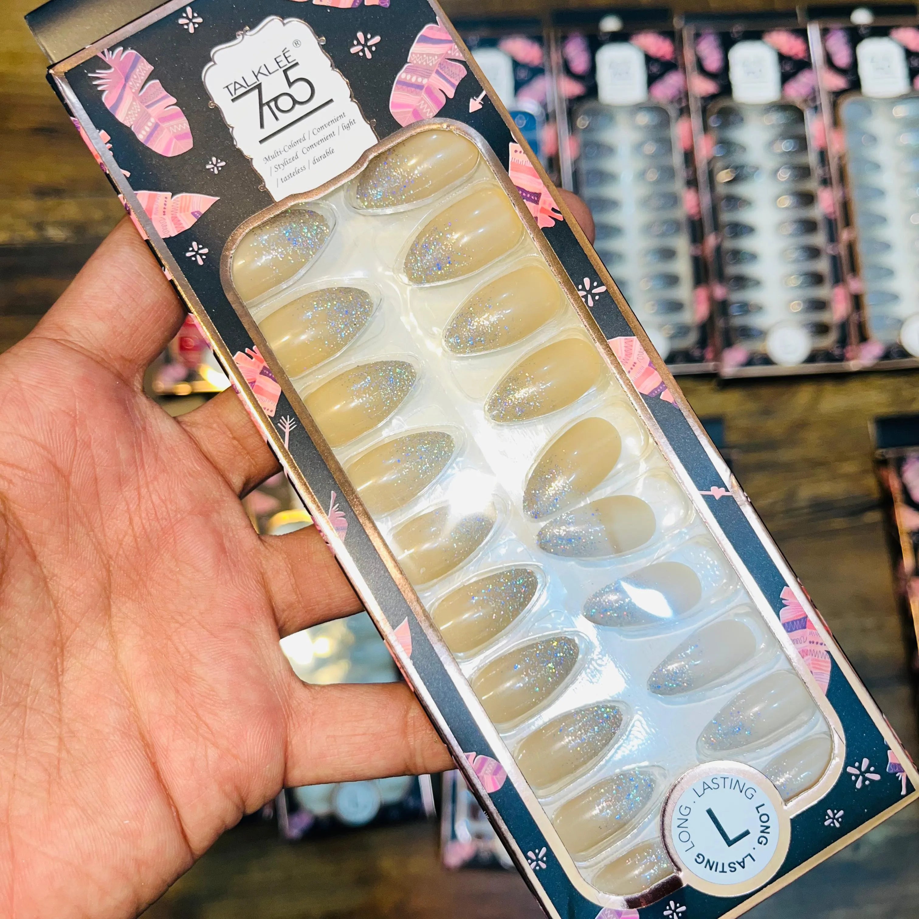 7To5 Talklee Shiny Artifical Nails With Free Stickers