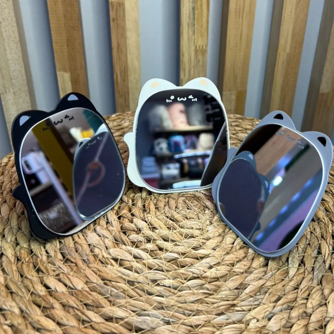 cat-shaped kawaii-style table mirror - Each
