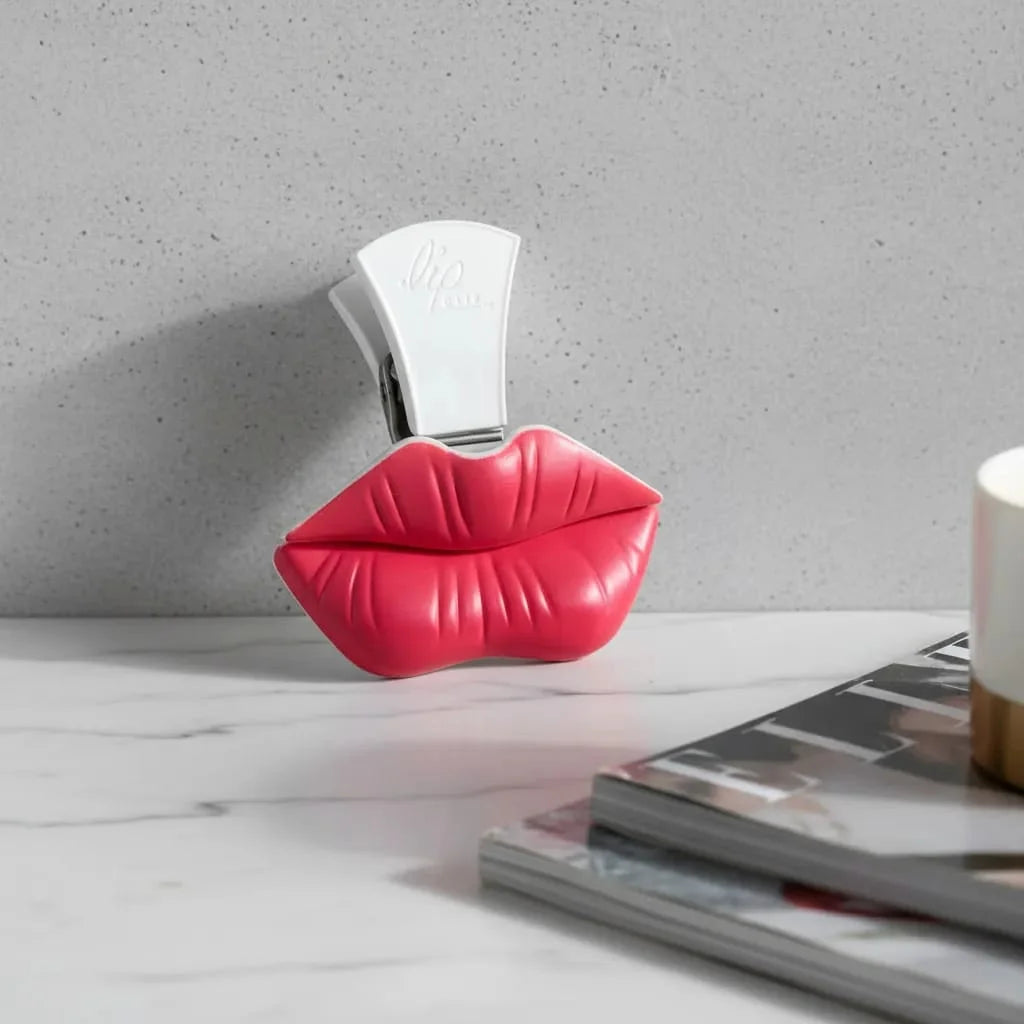 Pack of 3 lip-shaped clipboard magnets