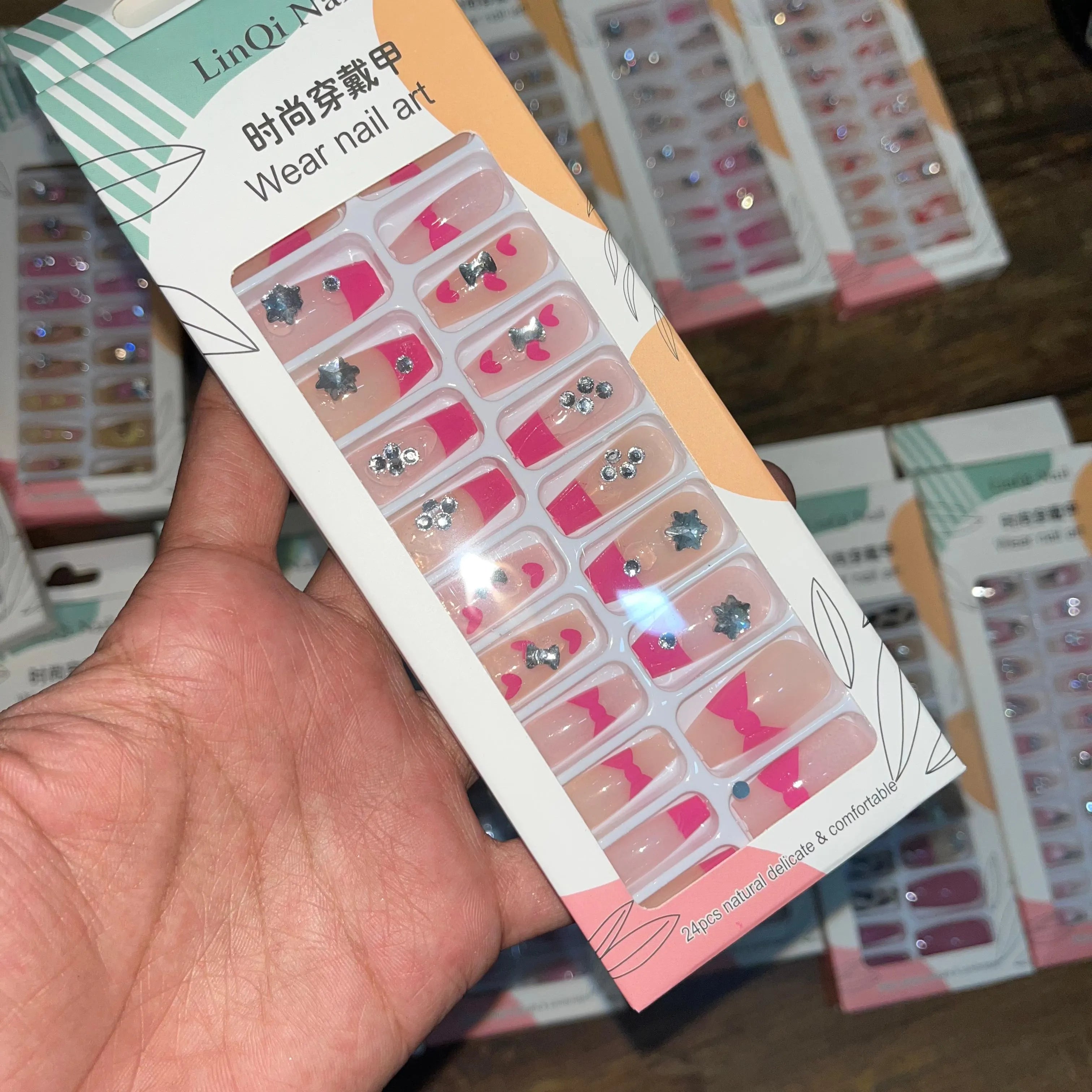 Linqi Artifical Nails With Free Stickers (24Pcs)