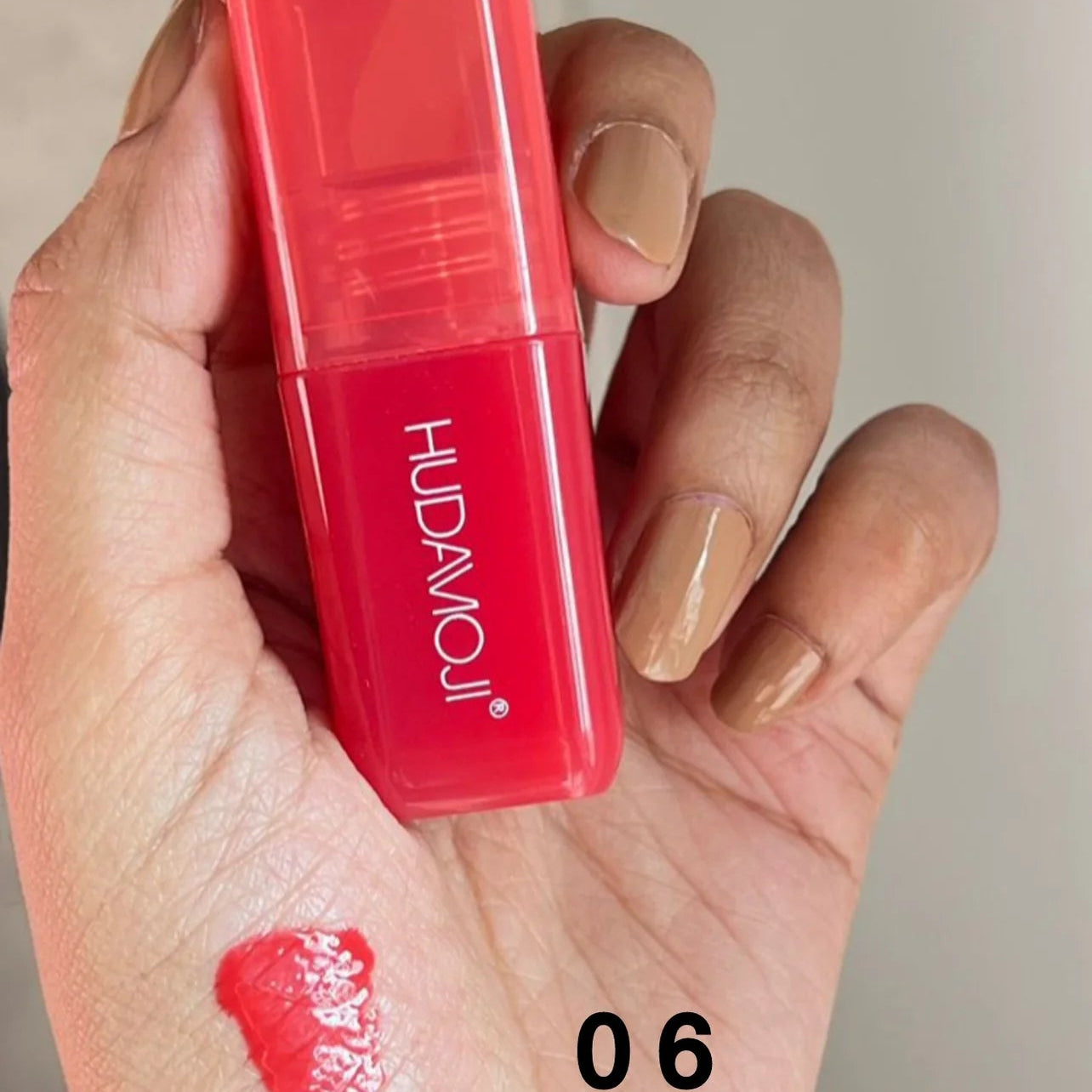 Huda moji Lip Plumping Gloss