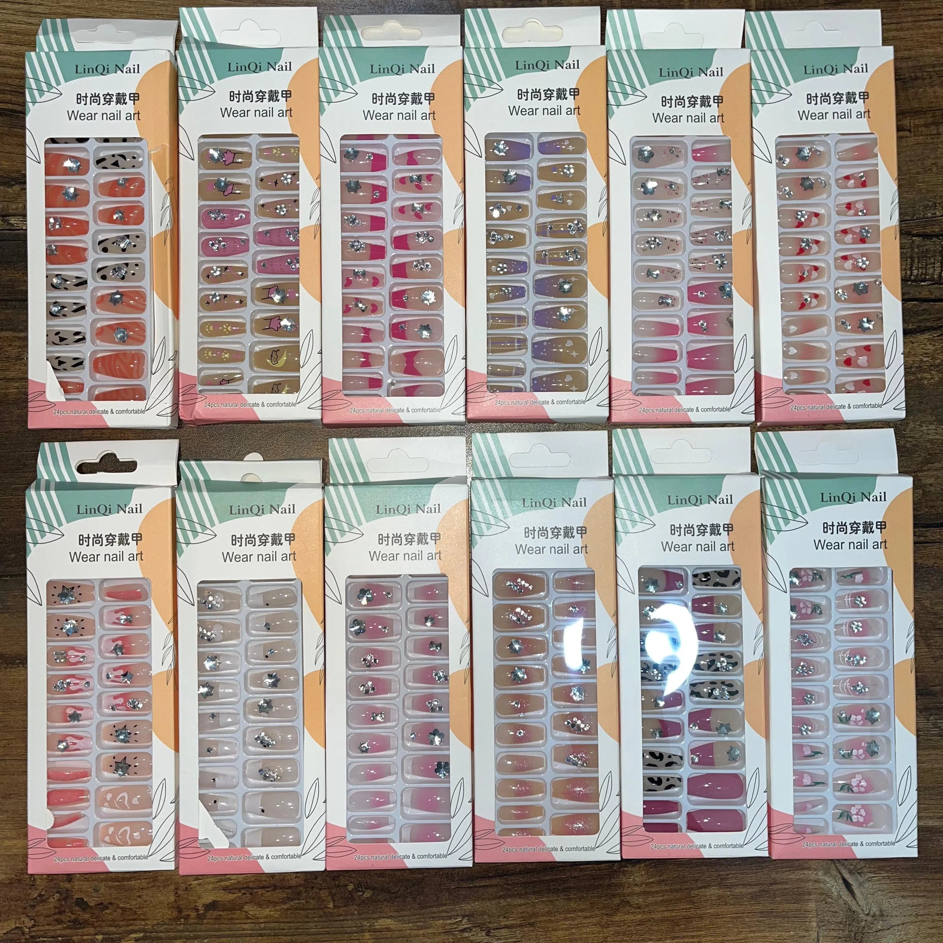 Linqi Artifical Nails With Free Stickers (24Pcs)