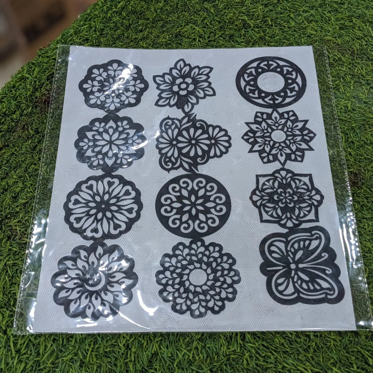Round Sticker Mehndi – Palm Design