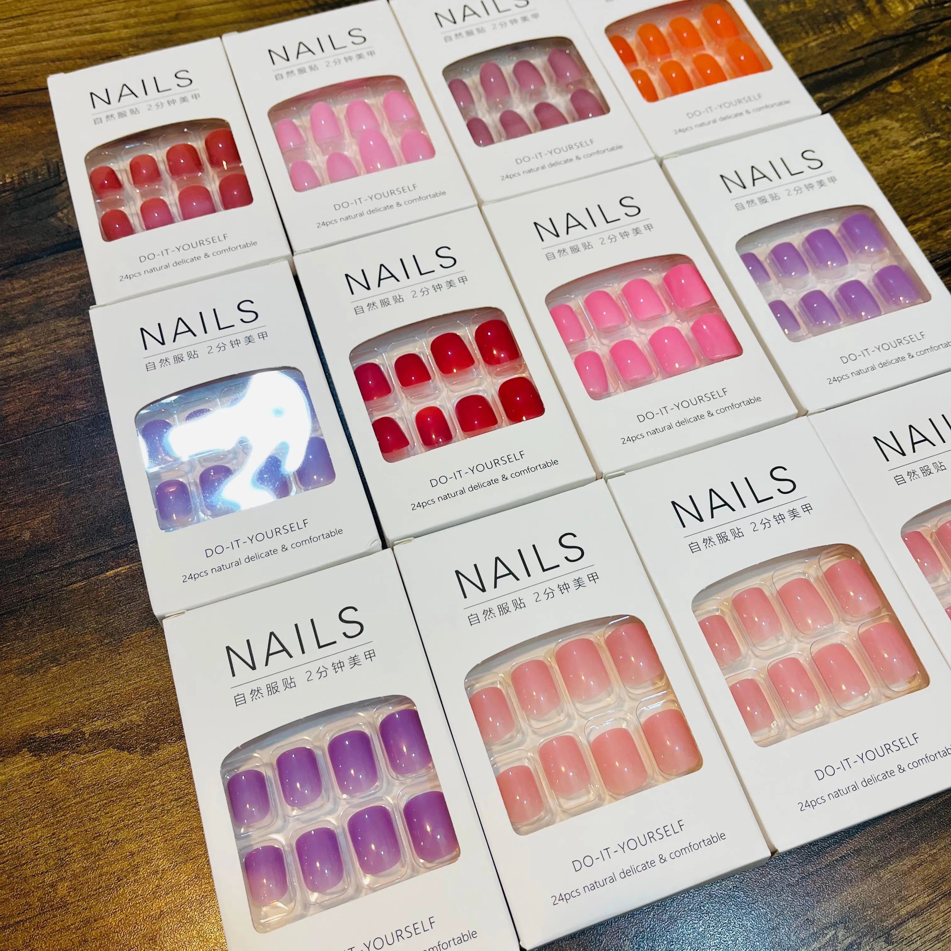 Stylish Artifical Nails With Free sticker (24 Pcs)
