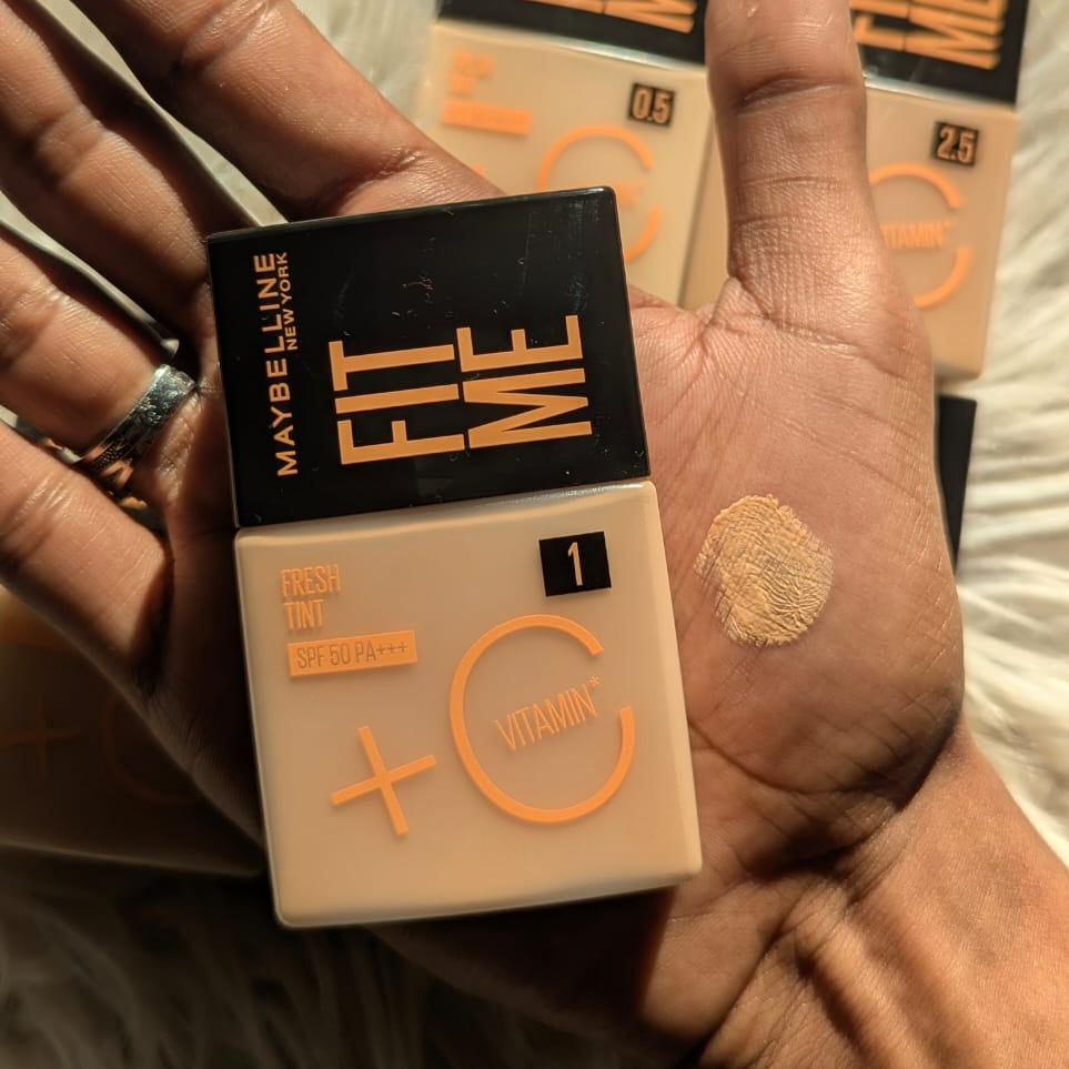 Maybelline - Fit Me Fresh Tint Spf 50 + Vitamin C Foundation