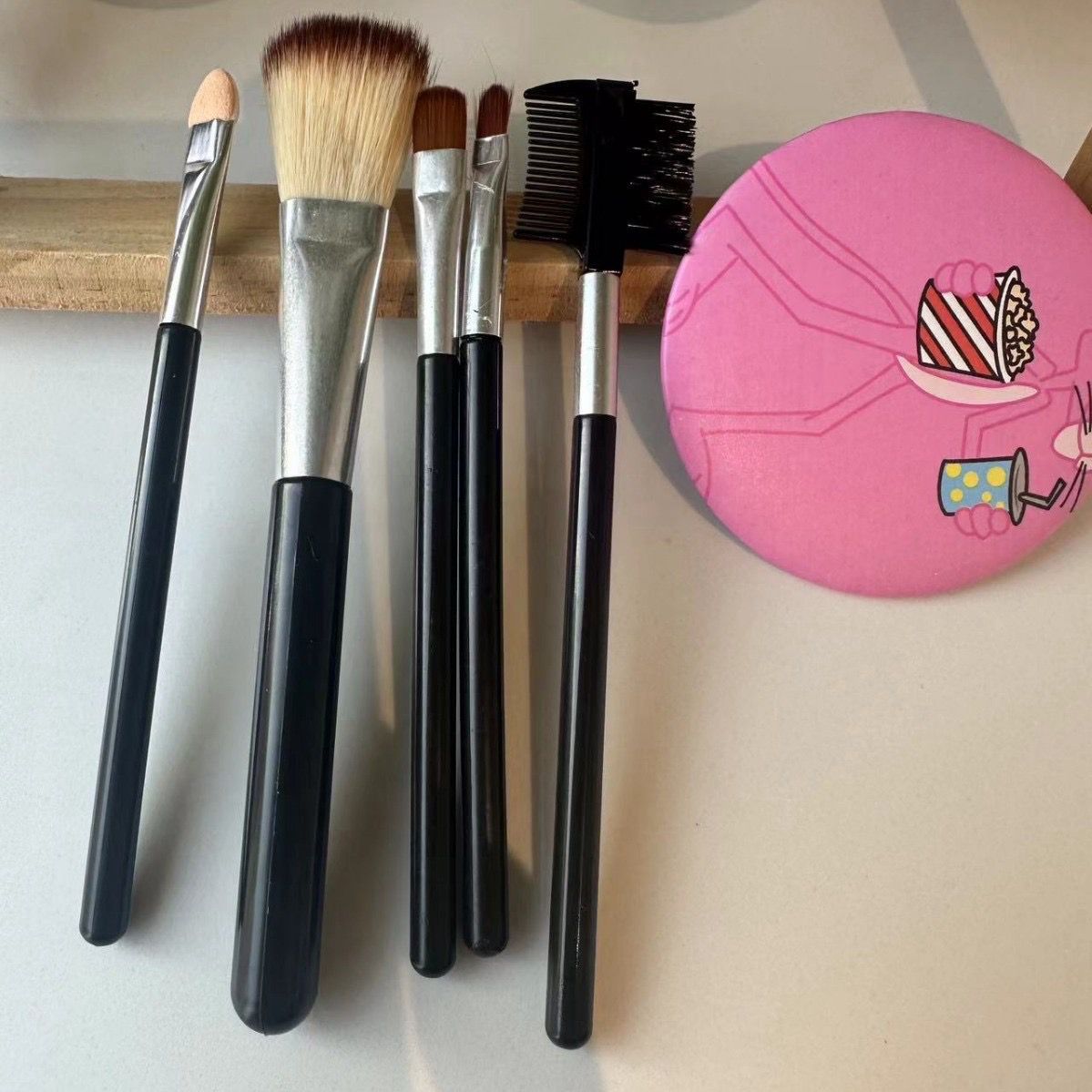 Huda Beauty Brush Set with Mirror - 5 Pcs