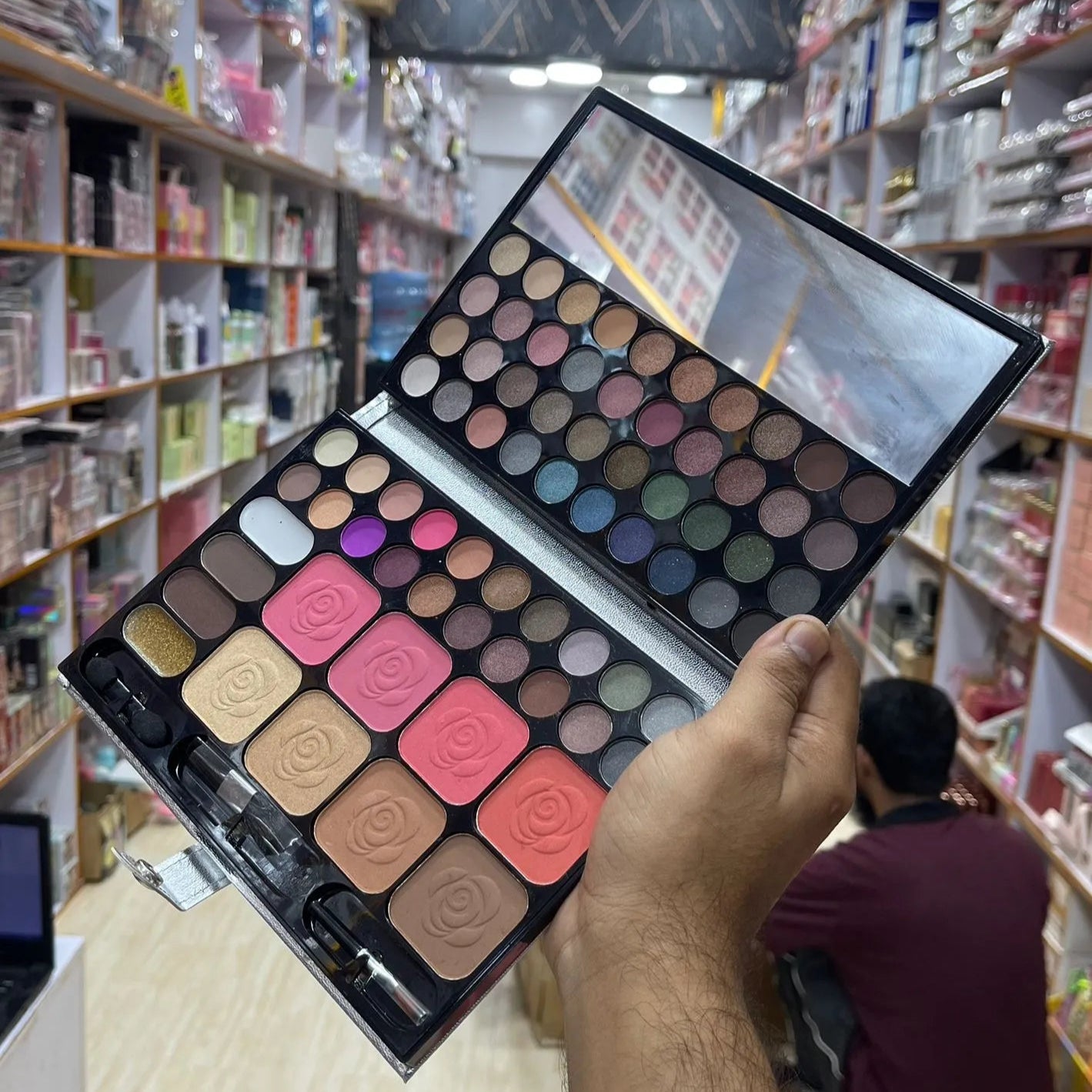 Romantic Color Mix Makeup Palette – Versatile Shades for All-Day Glam