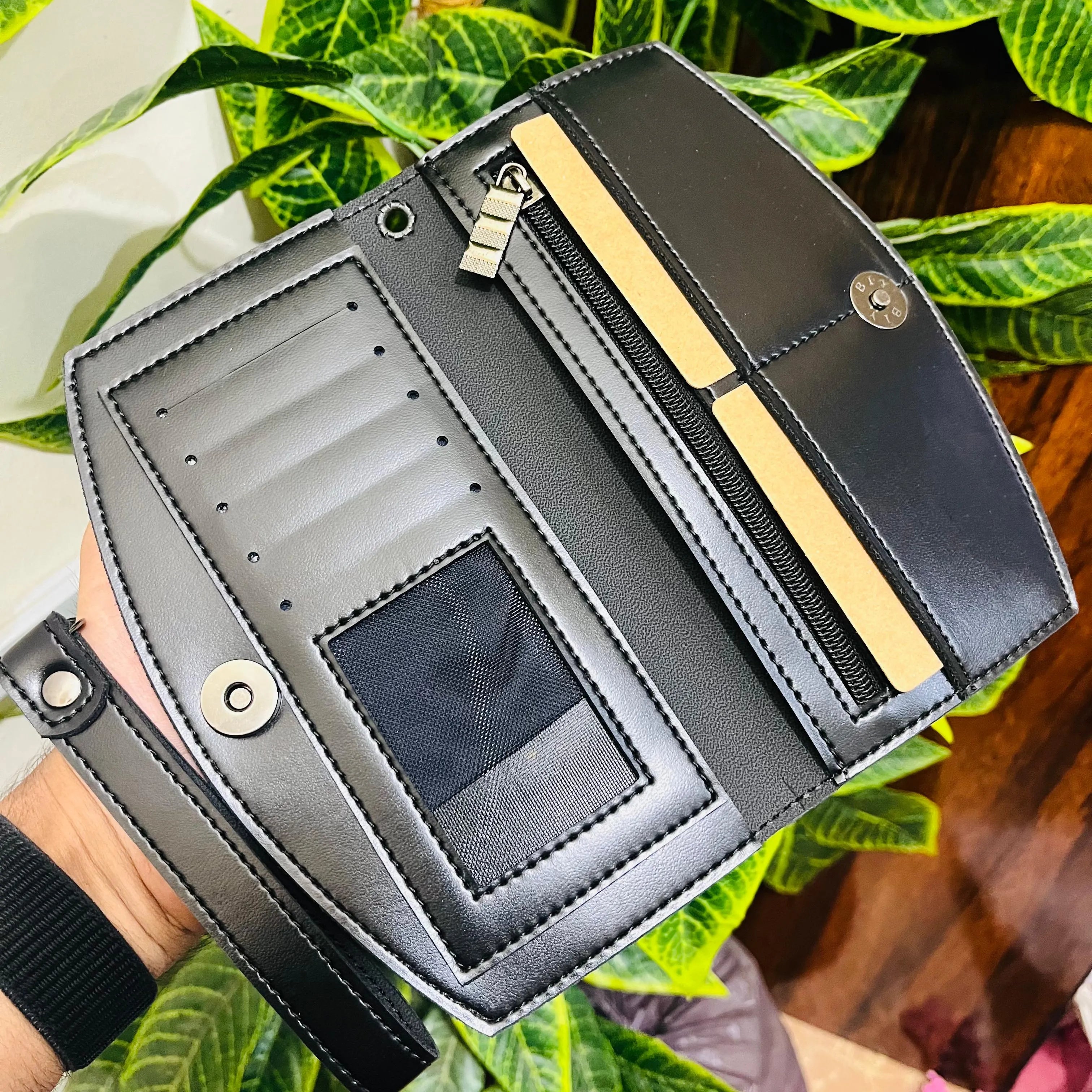 Safaak Portable Bag – Convenient, Stylish & Functional