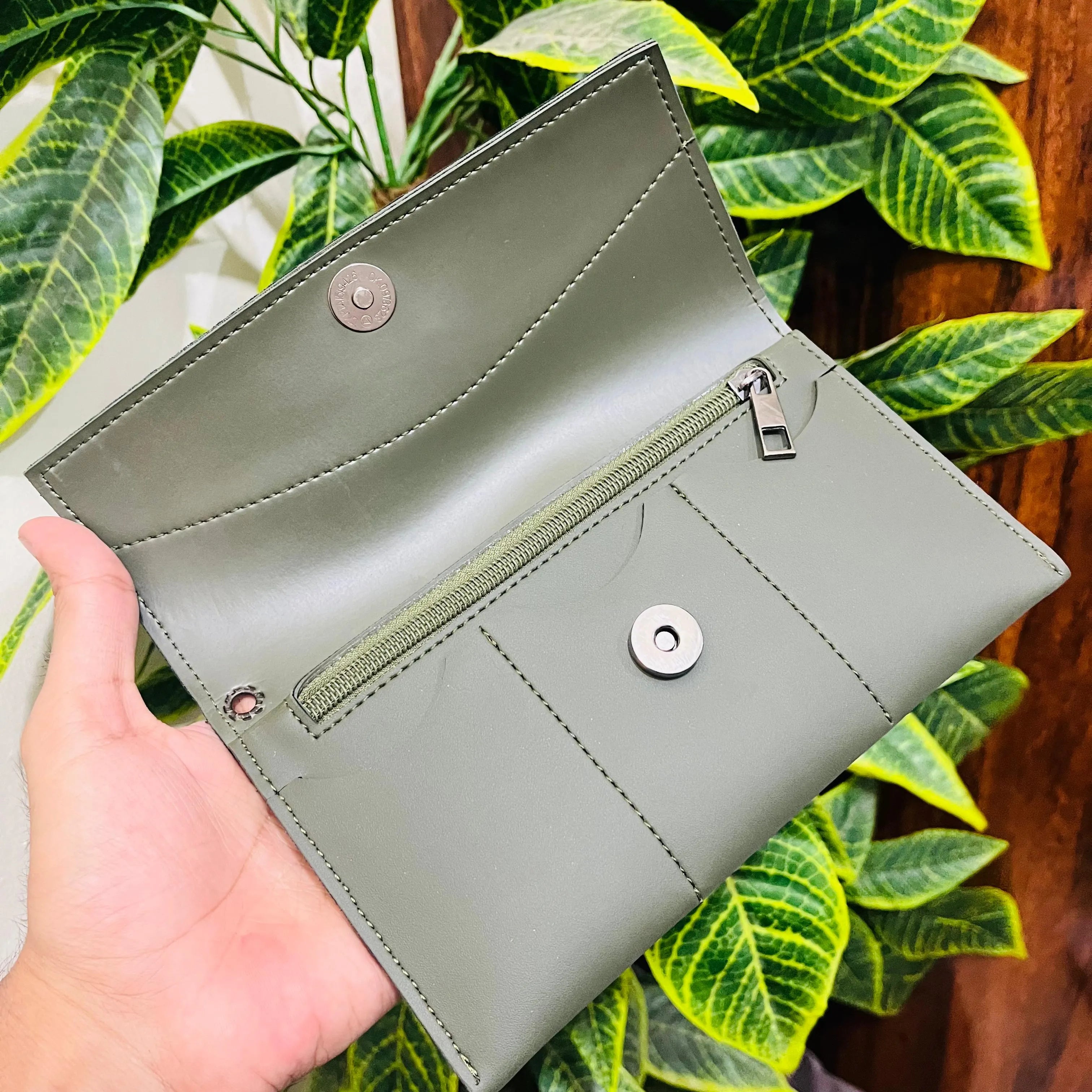 Safaak Portable Bag – Stylish & Practical for Everyday Use