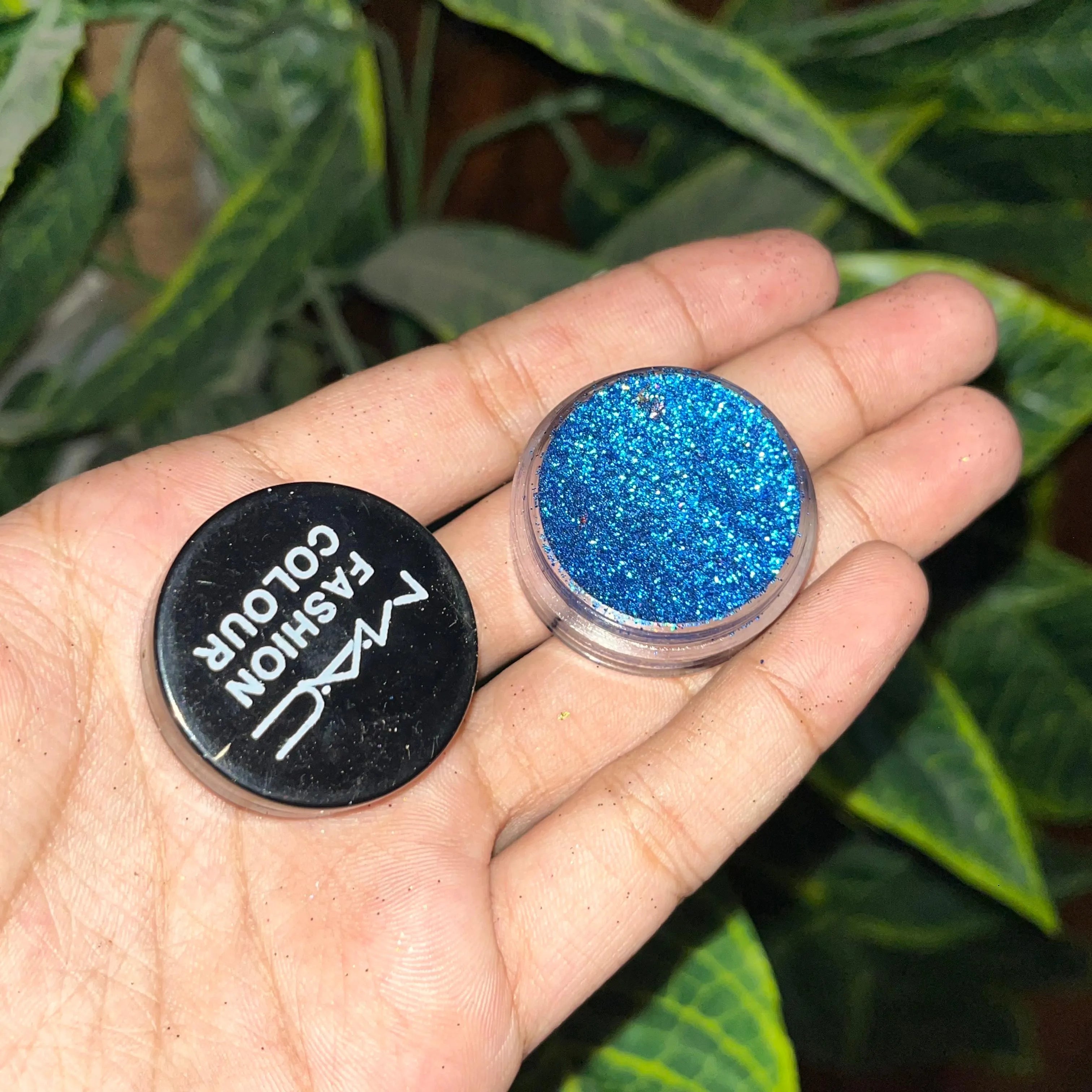 MAC Glitter Eyeshadow – Dazzling Sparkle & Intense Pigmentation