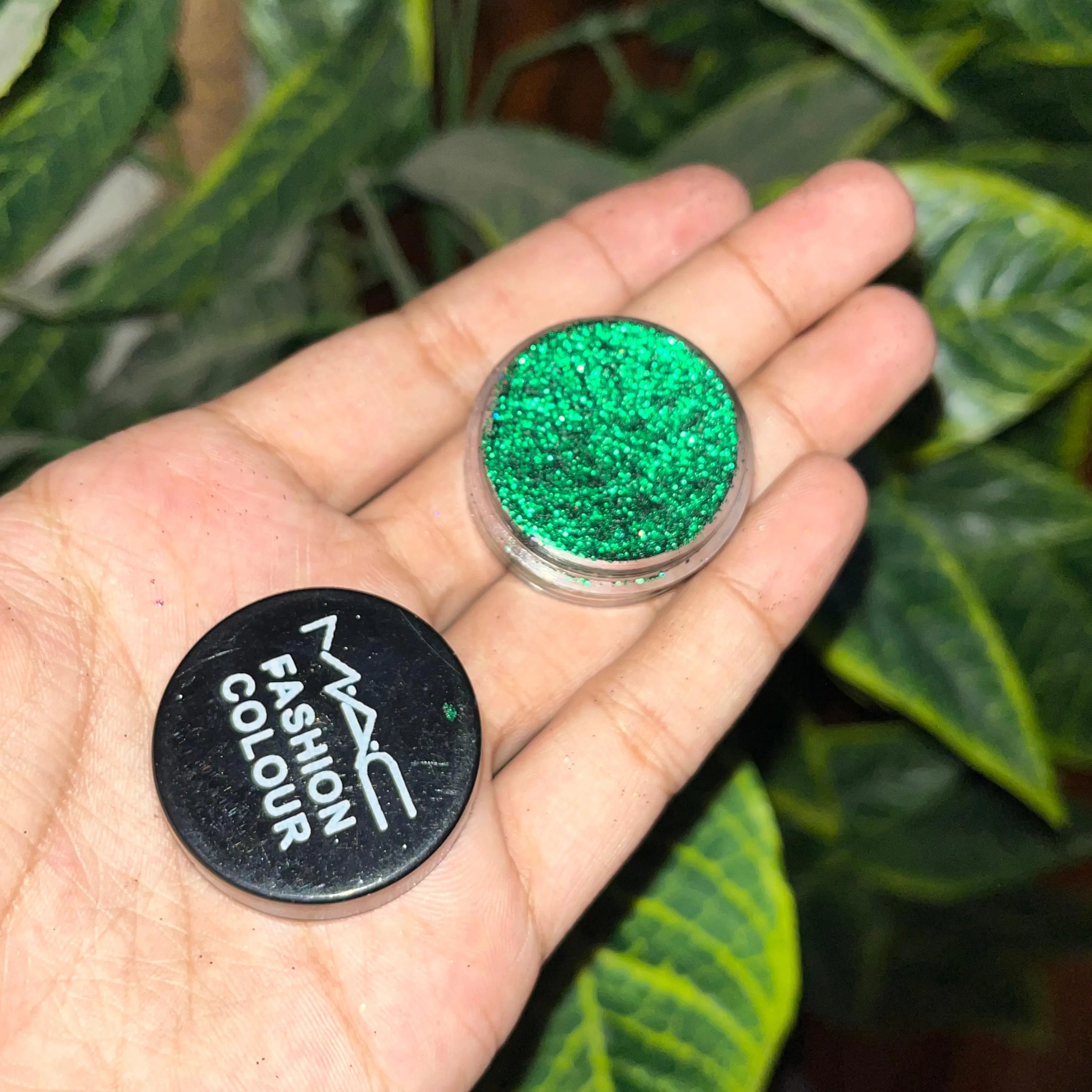 MAC Glitter Eyeshadow – Dazzling Sparkle & Intense Pigmentation