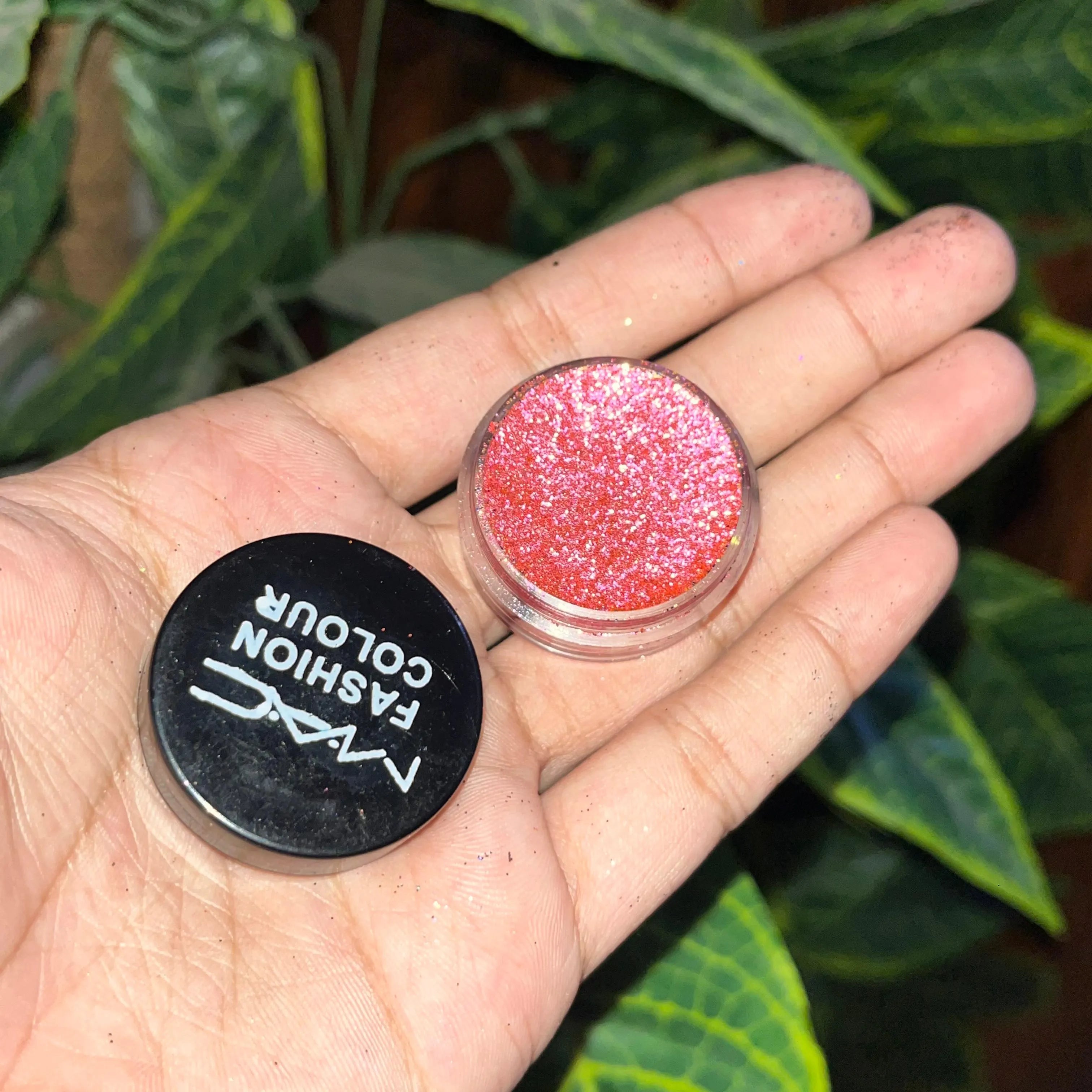 MAC Glitter Eyeshadow – Dazzling Sparkle & Intense Pigmentation