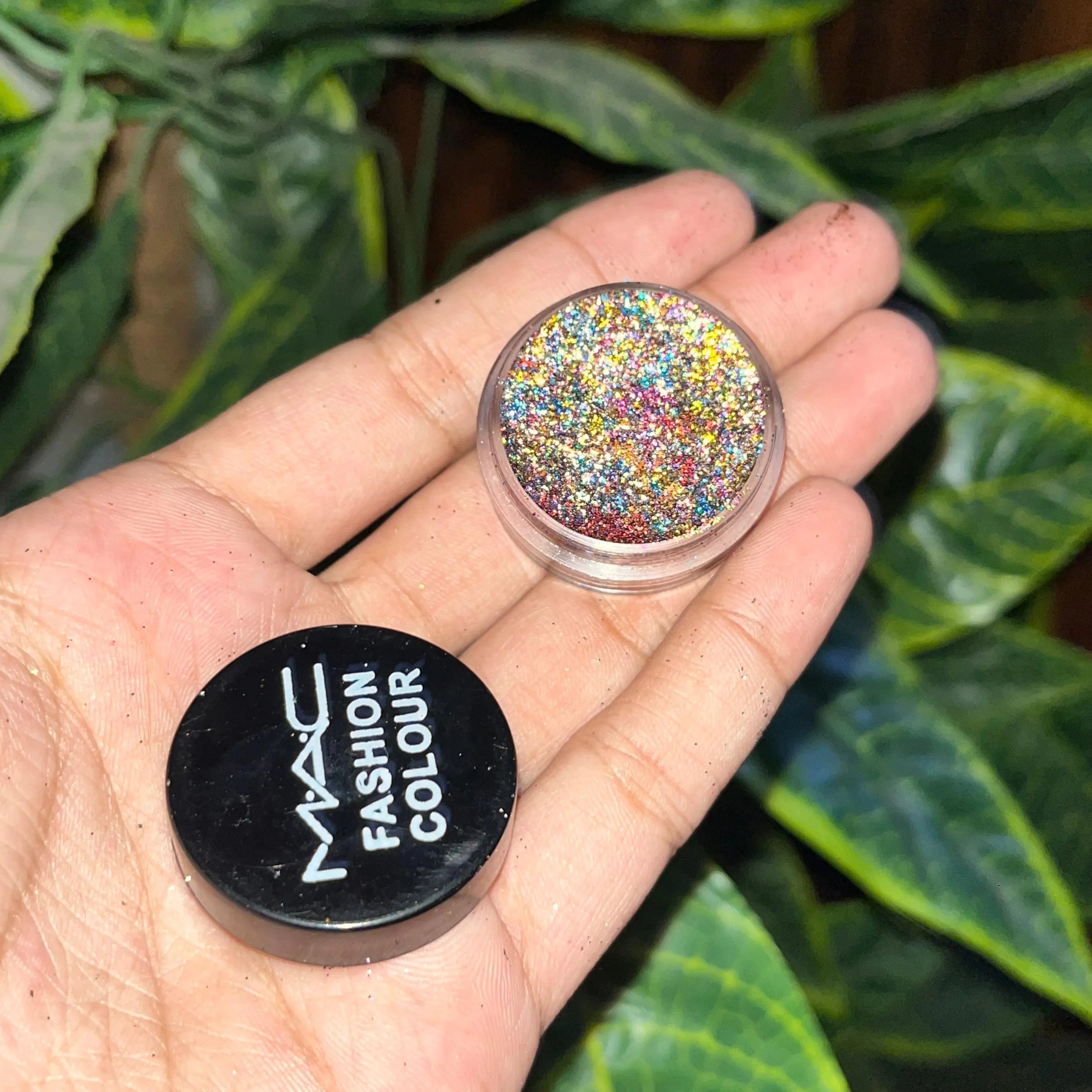 MAC Glitter Eyeshadow – Dazzling Sparkle & Intense Pigmentation