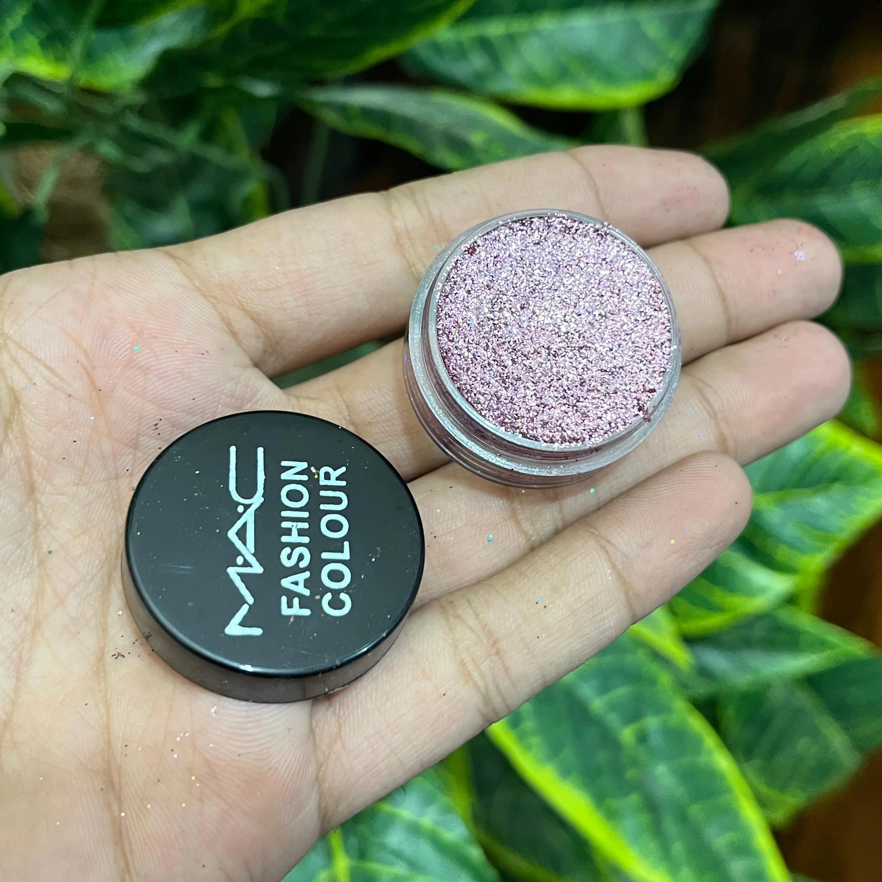 MAC Glitter Eyeshadow – Dazzling Sparkle & Intense Pigmentation