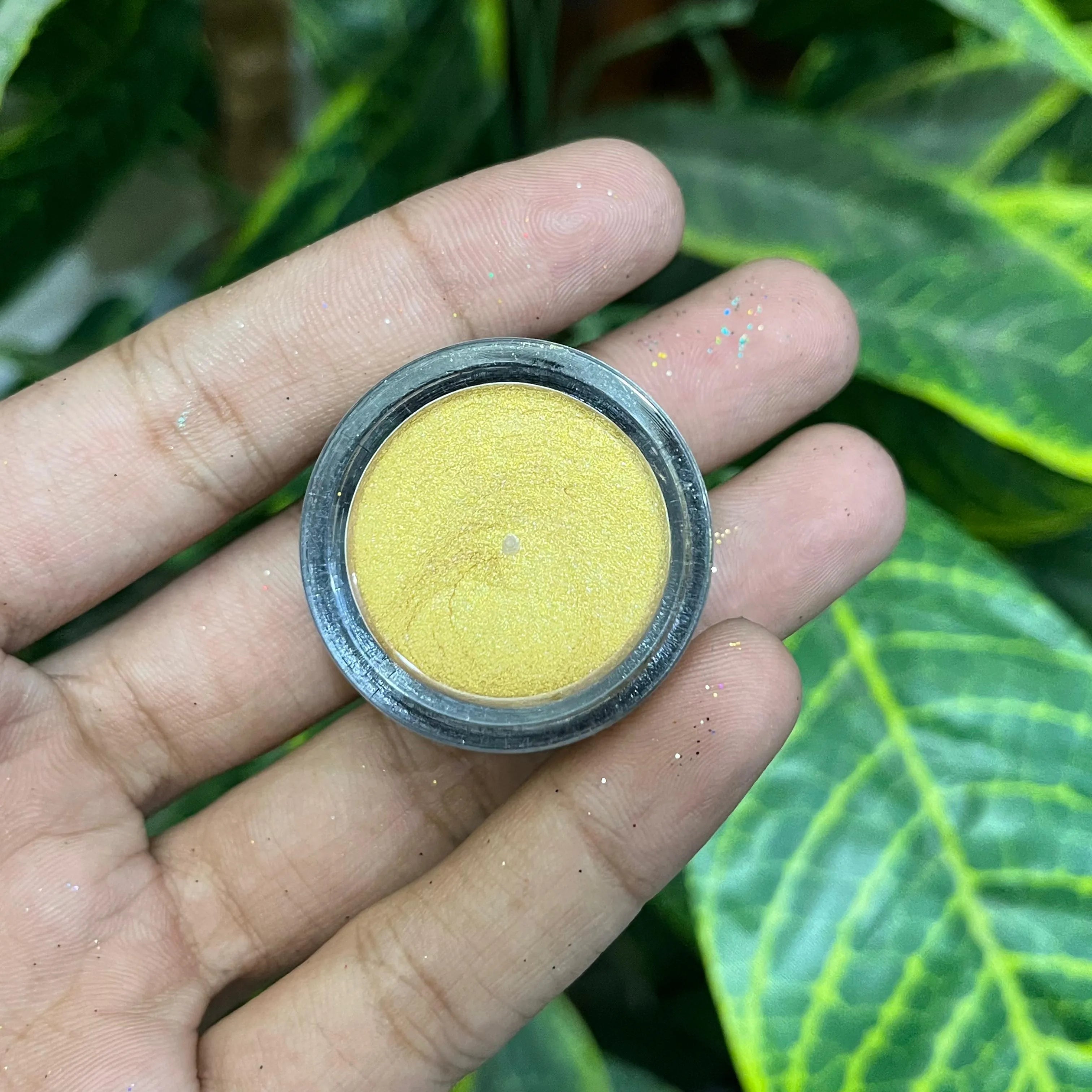 MAC Shimmer Eye Paint – Intense Shine & Bold Color