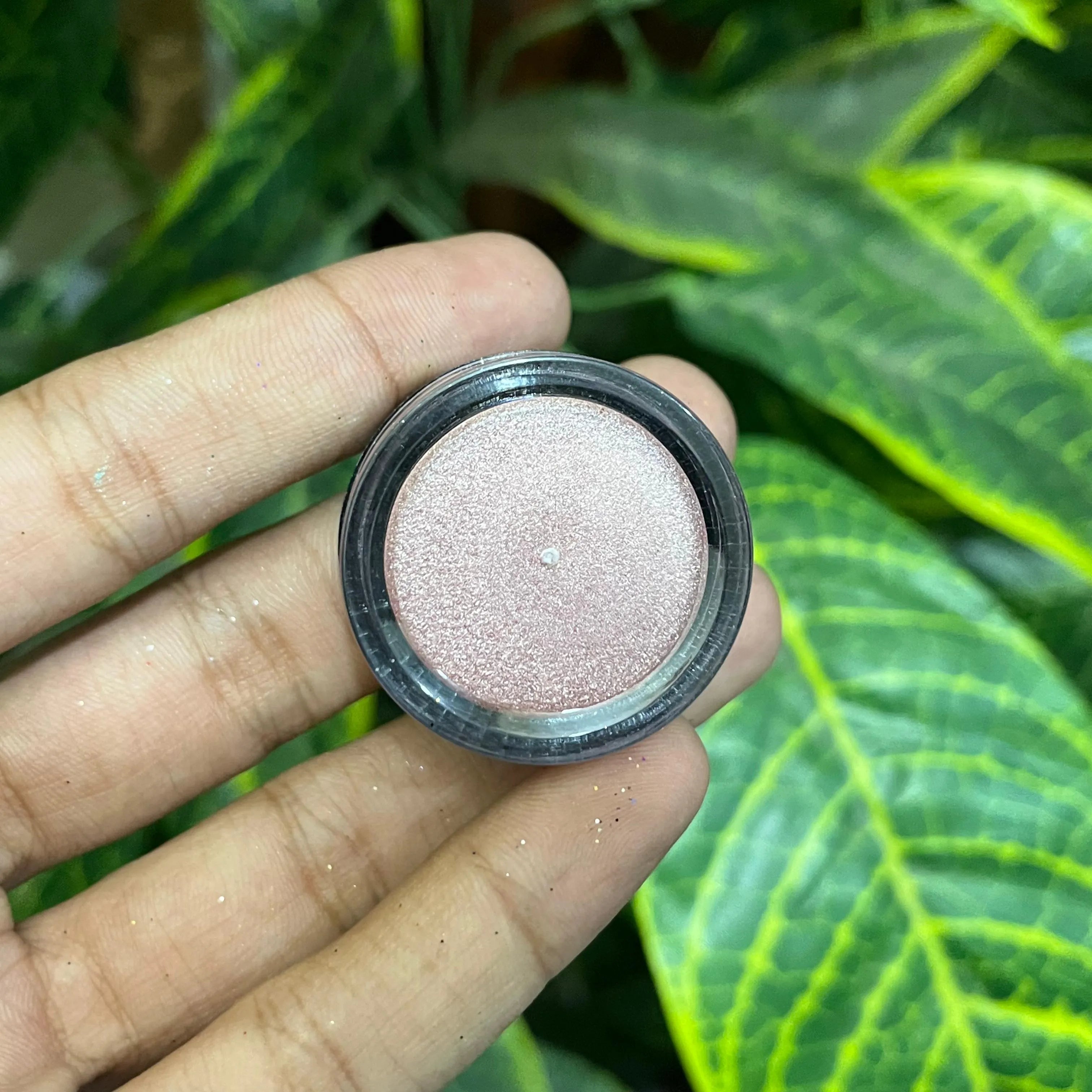 MAC Shimmer Eye Paint – Intense Shine & Bold Color