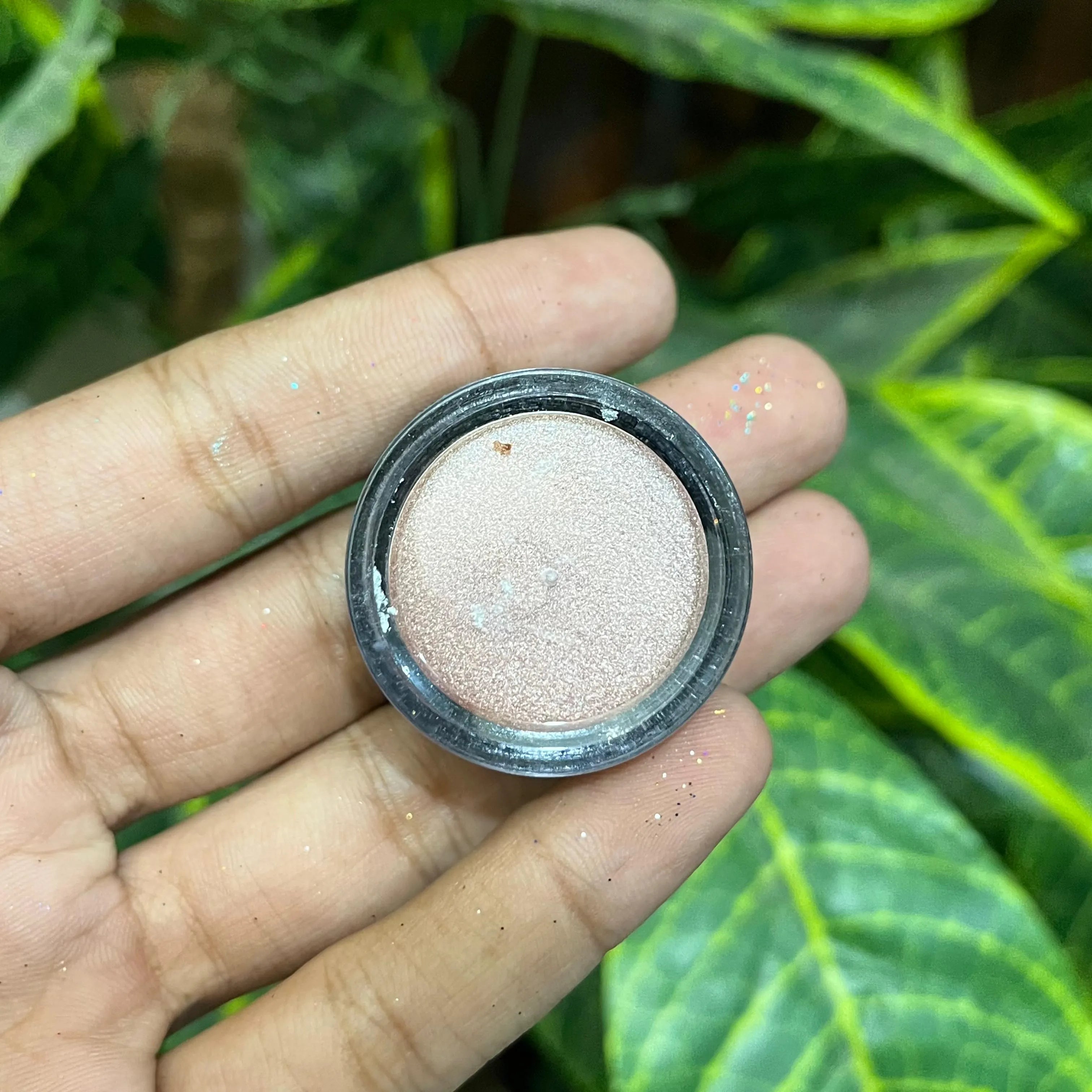 MAC Shimmer Eye Paint – Intense Shine & Bold Color