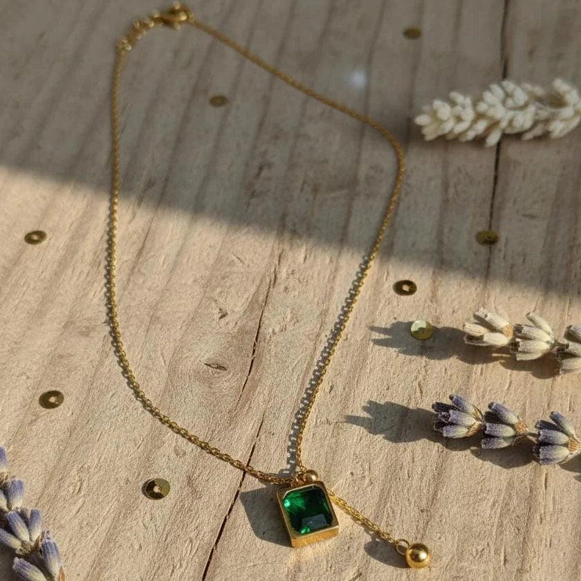 Green Crystal Wafer Square Pendant Necklace – Elegant Sparkle with Modern Charm