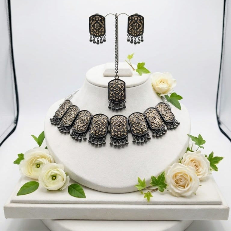 Black & Antique Gold Traditional Jewelry Set