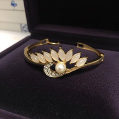ELEGANT Bangle Bracelet