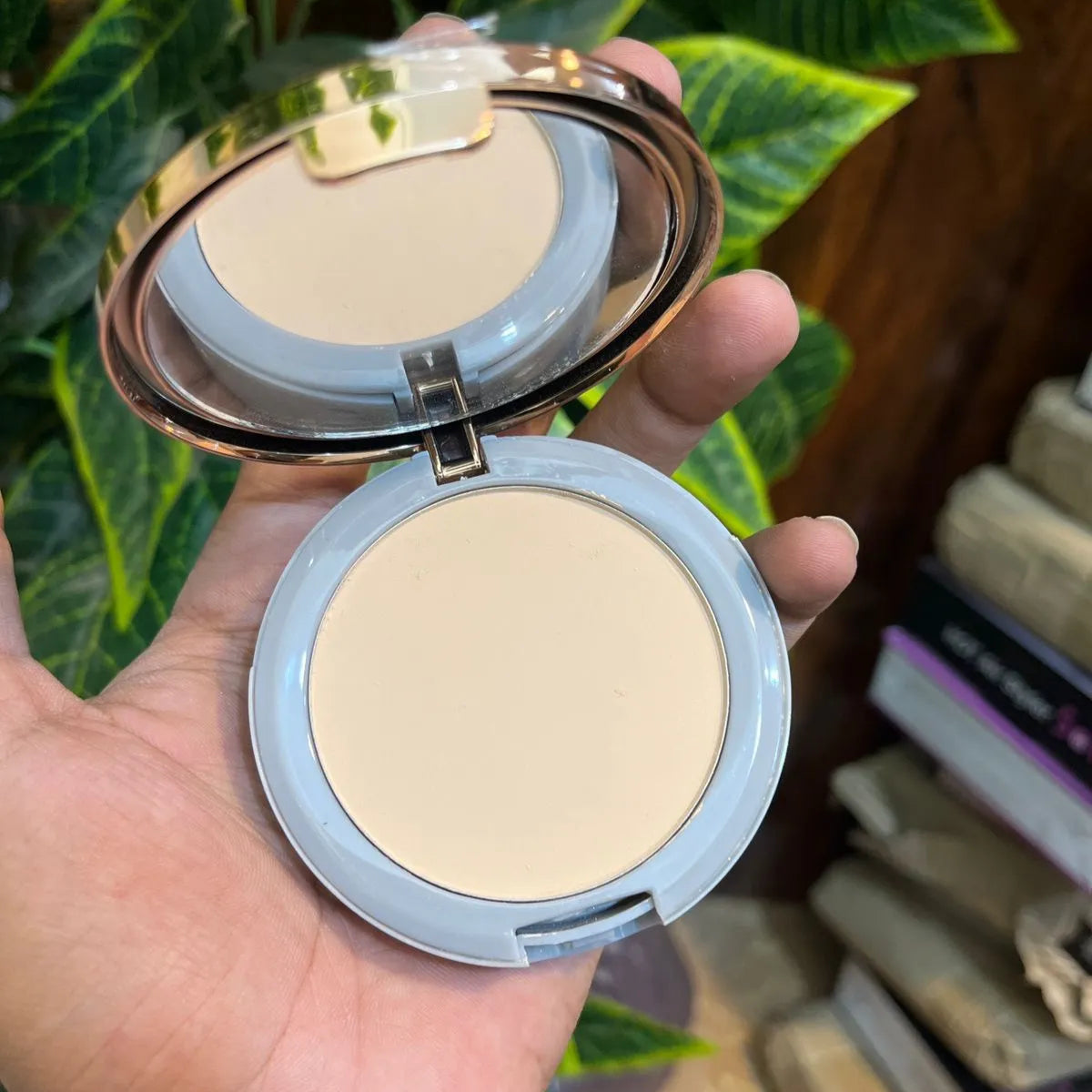 Emelie Double Face Powder – 2-in-1 Compact for Flawless Matte Finish