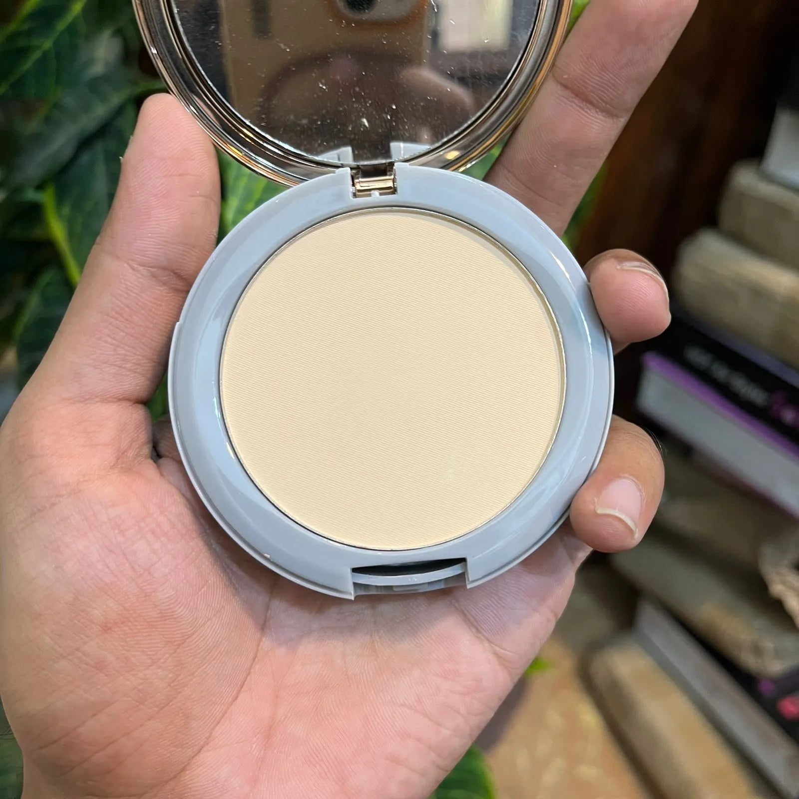 Emelie Double Face Powder – 2-in-1 Compact for Flawless Matte Finish