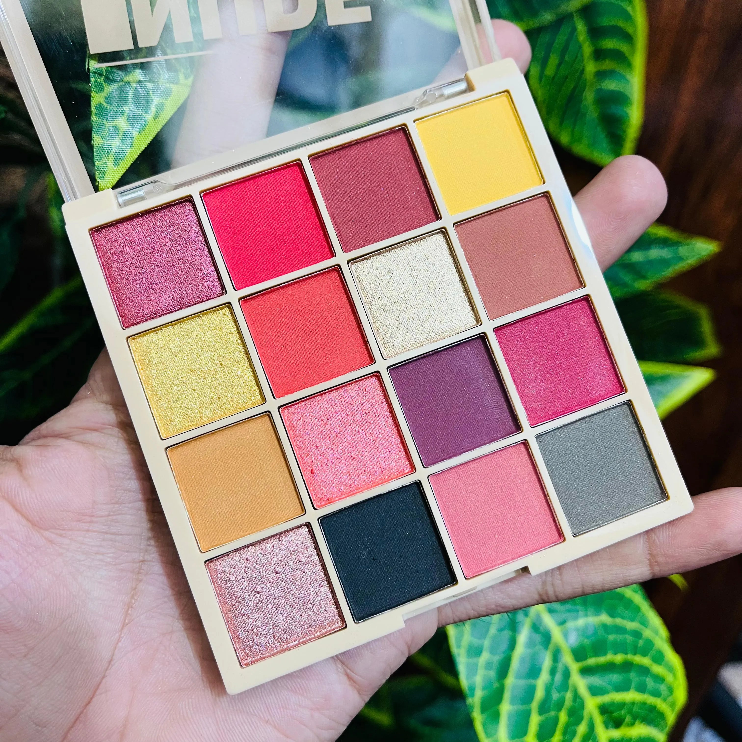 Gege Moon 16 Colors Nude Eyeshadow Palette