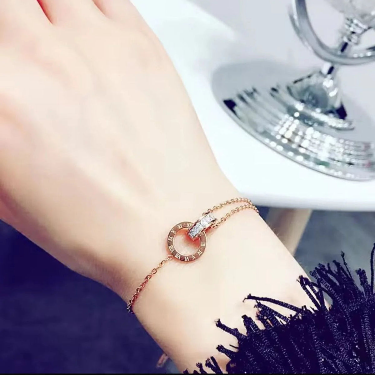 Elegant Rose Gold Interlocking Circle Bracelet - Each