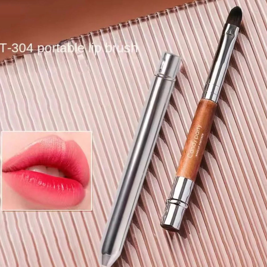 MUF304 Concealer Lip Brush with Wood Handle & Aluminium Tube