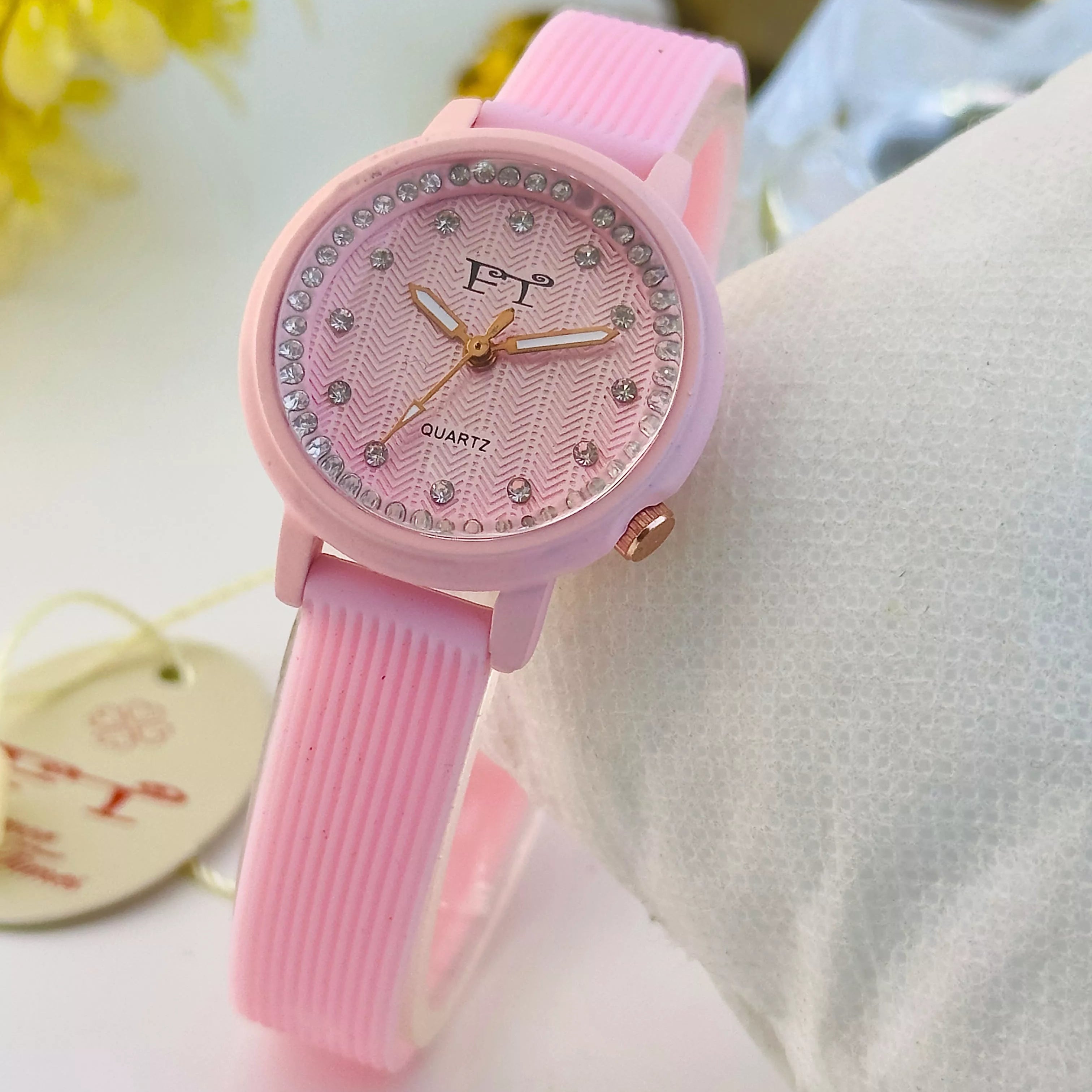 FT Women's Round Cushion-Shaped Quartz Fashion Watch