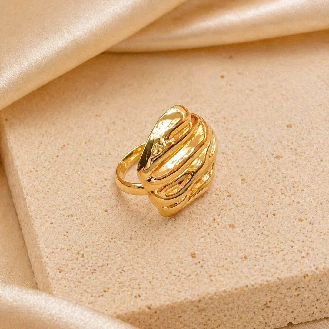 Gold Wave Grooved Ring