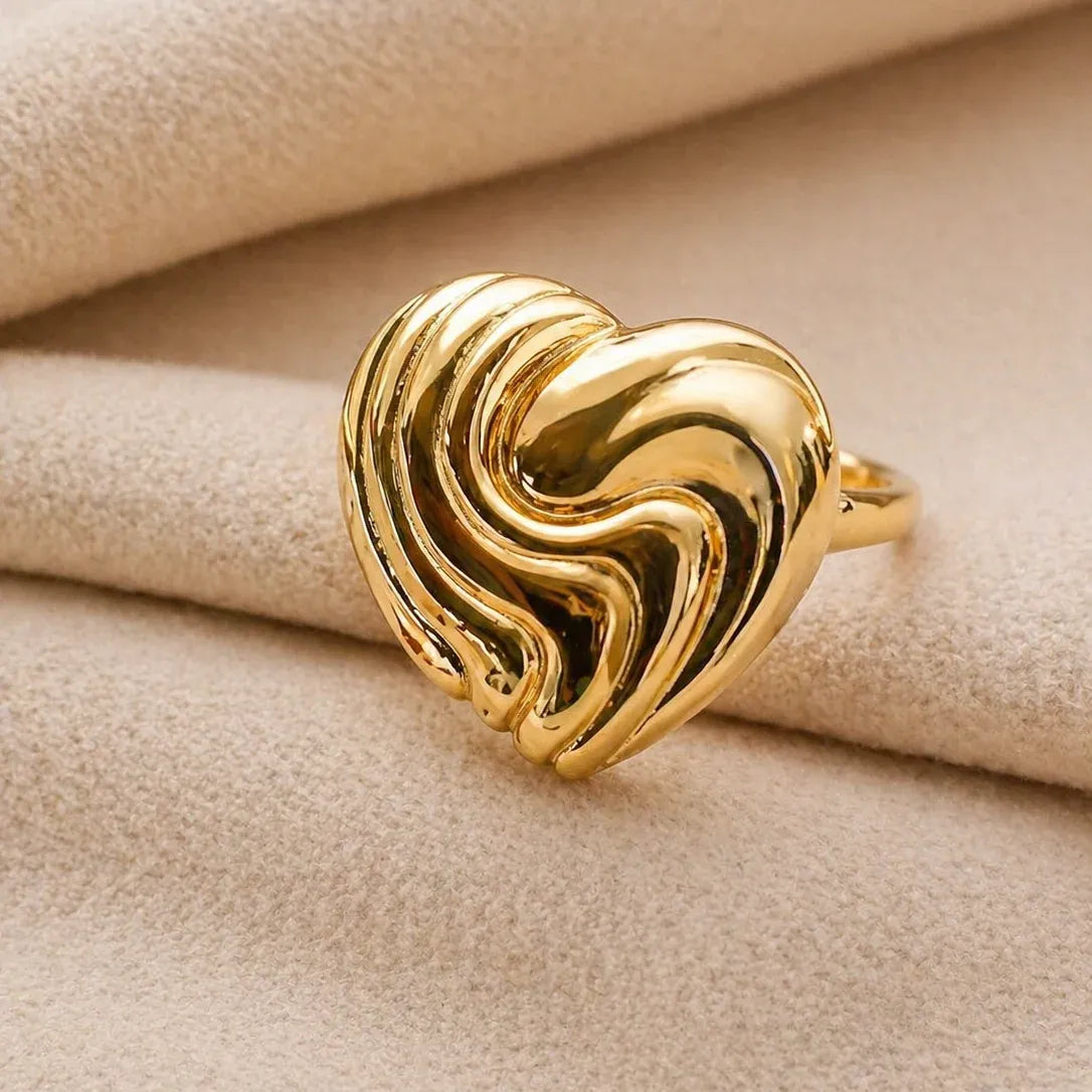 Gold Swirl Ribbed Heart Ring