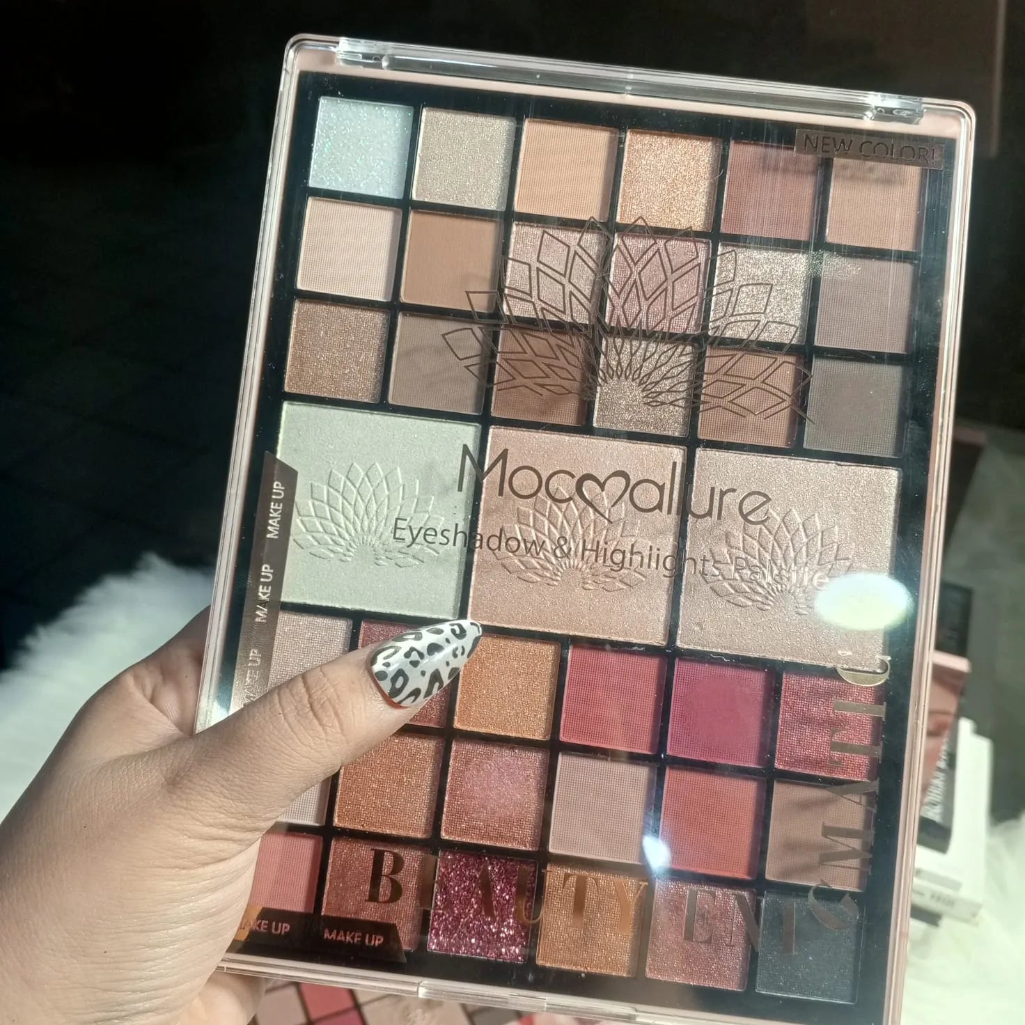 Mocallure Eyeshadow + Highlighter palette