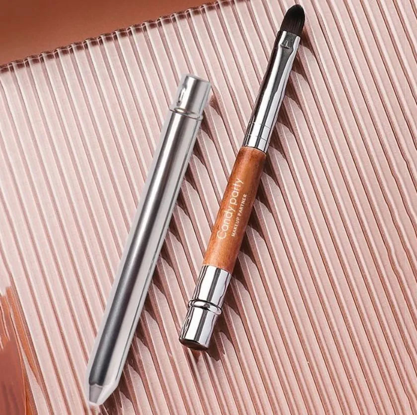 MUF304 Concealer Lip Brush with Wood Handle & Aluminium Tube